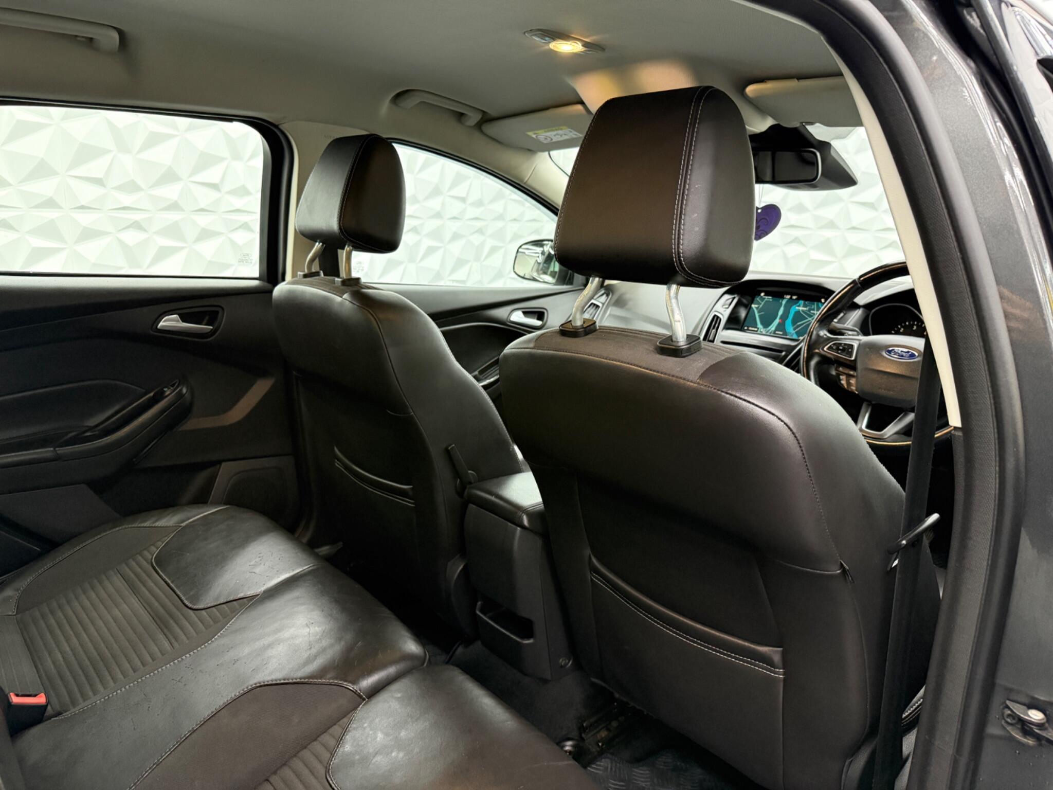 Ford Focus - Image 18