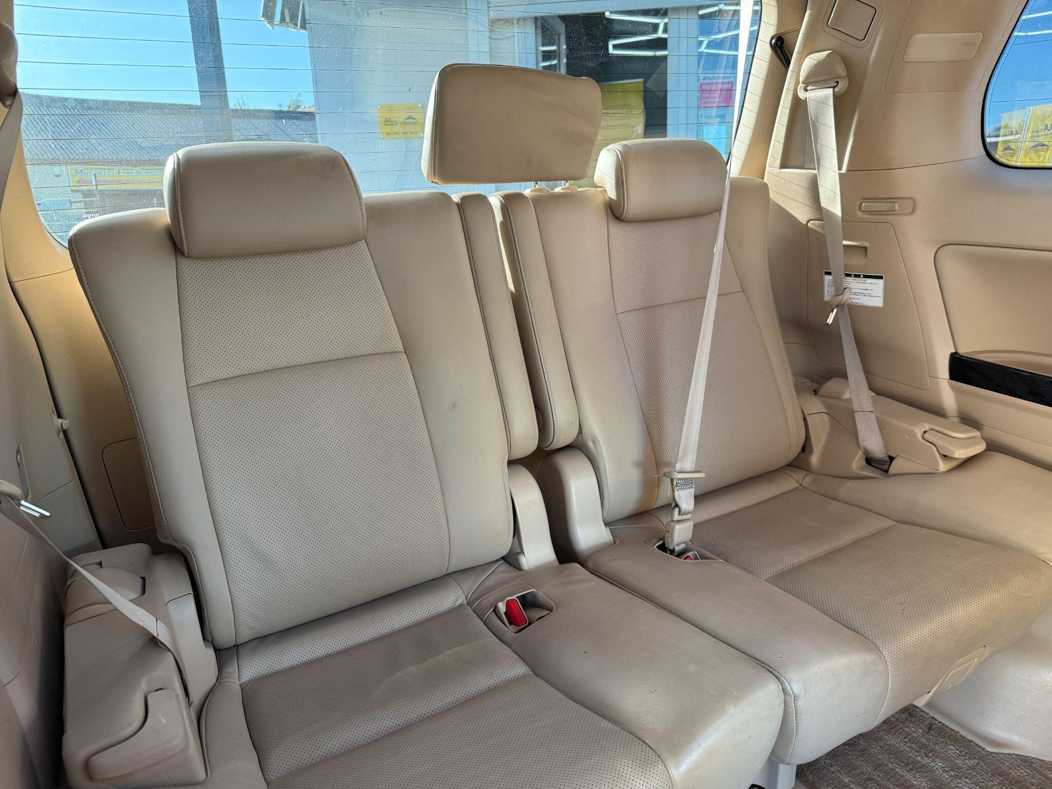 Toyota Alphard - Image 36