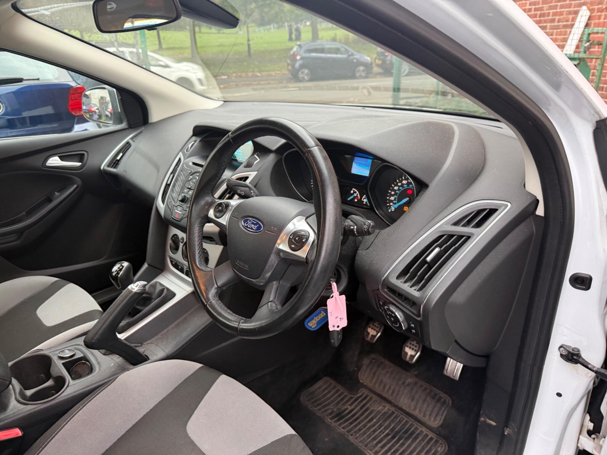Ford Focus - Image 16