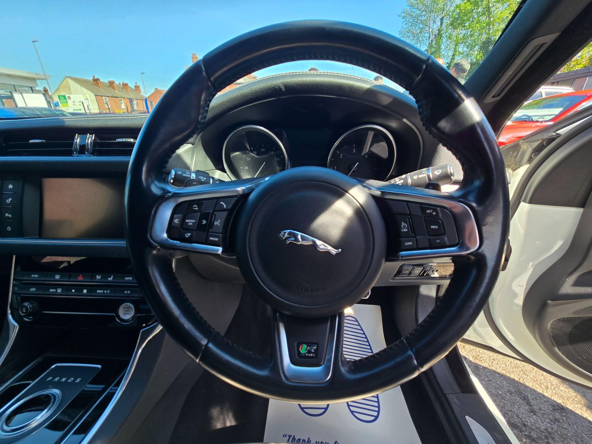 Jaguar XF - Image 44