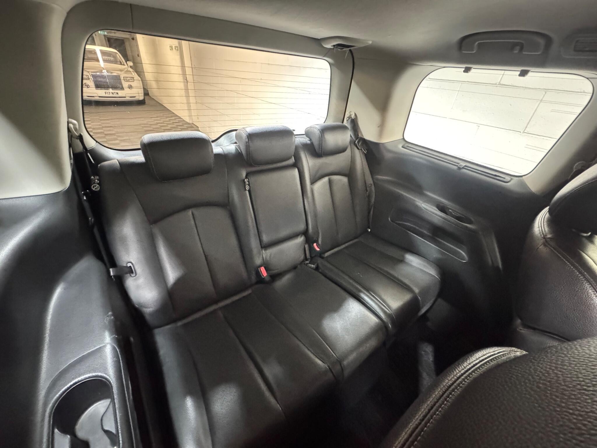 Nissan Elgrand - Image 14
