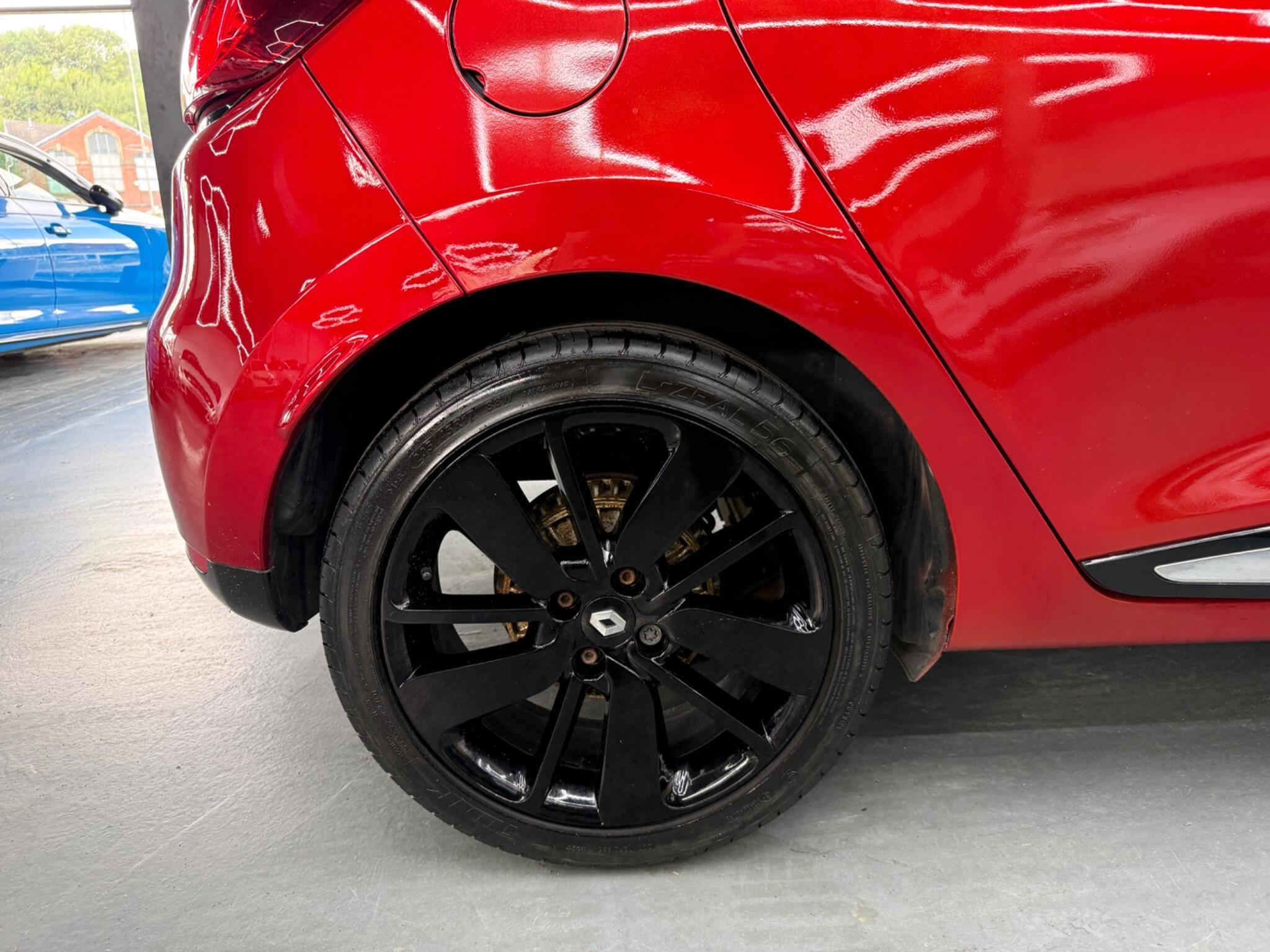 Renault Clio - Image 16
