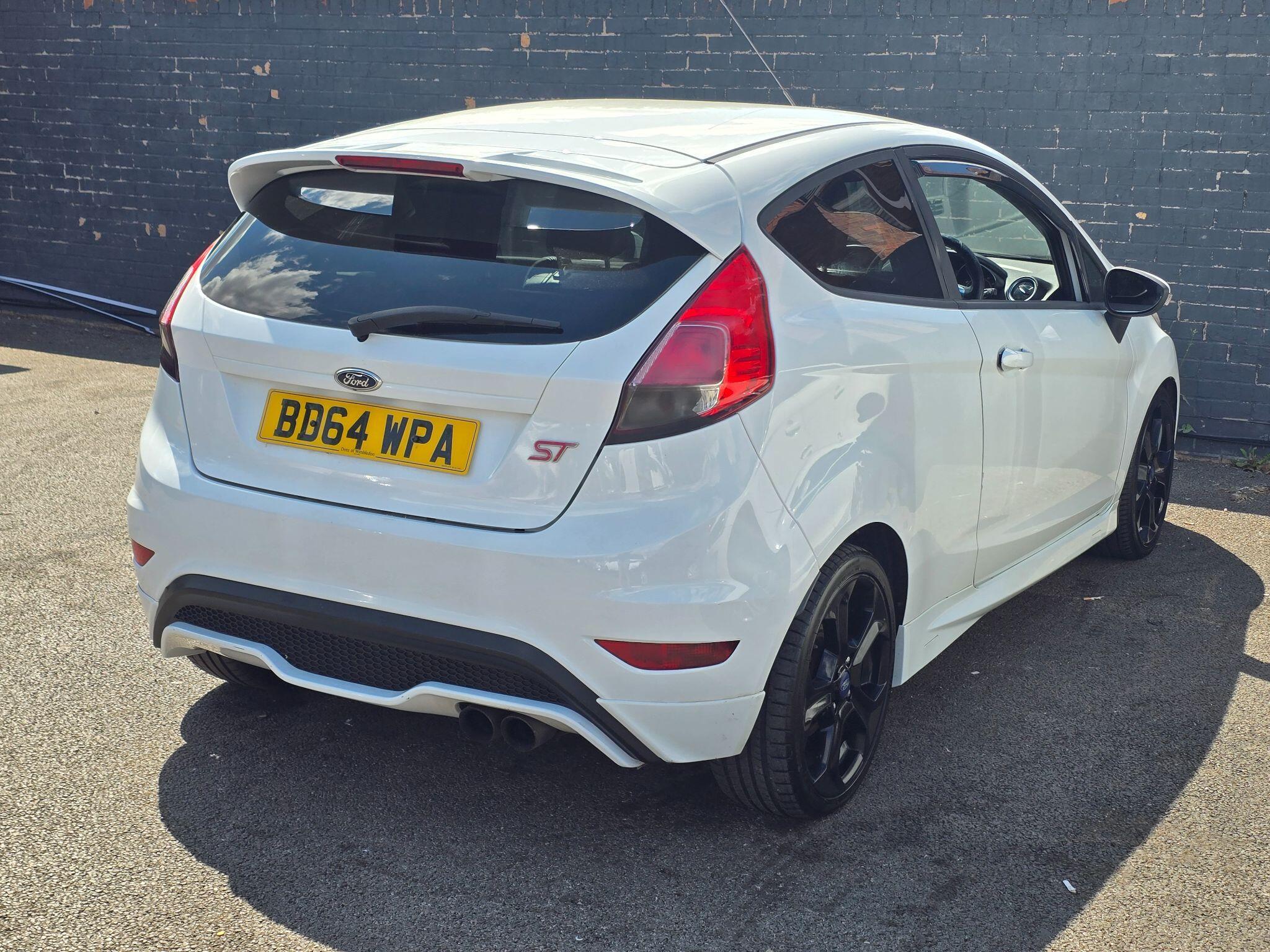 Ford Fiesta - Image 10