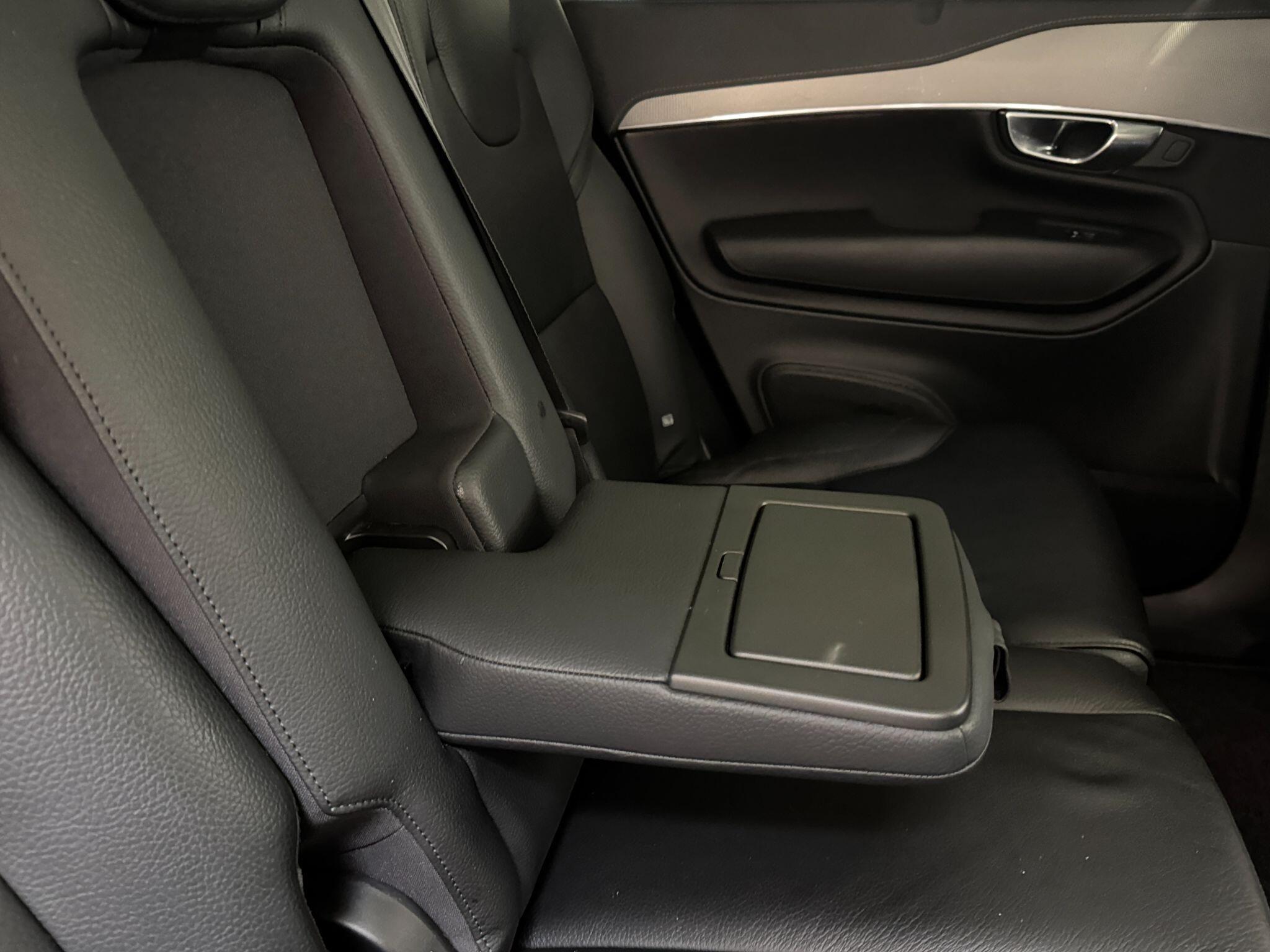 Volvo XC90 - Image 48