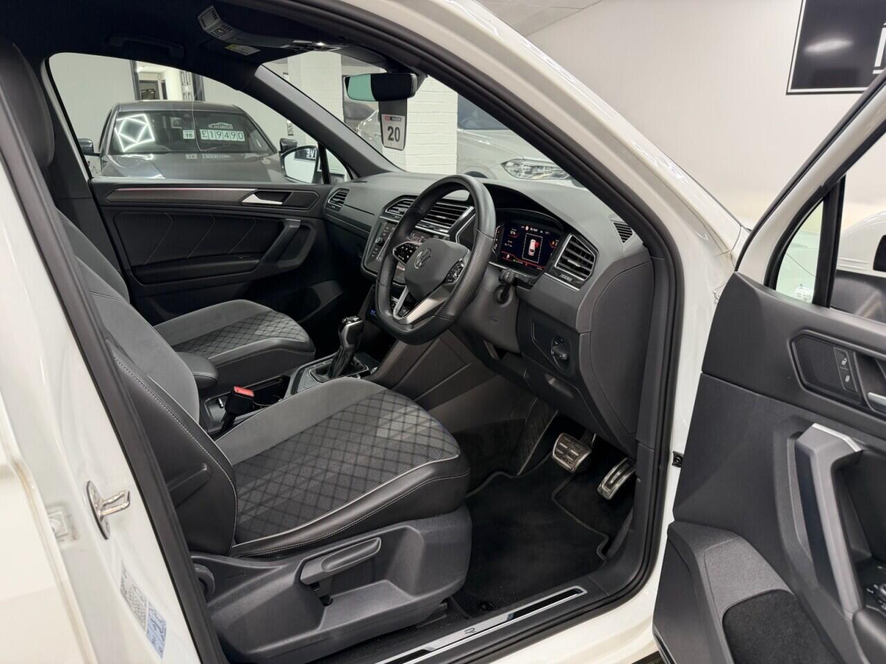 Volkswagen Tiguan - Image 13