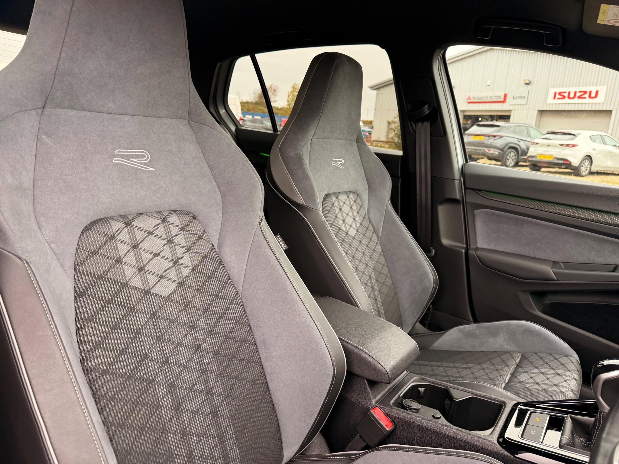 Volkswagen Golf - Image 20