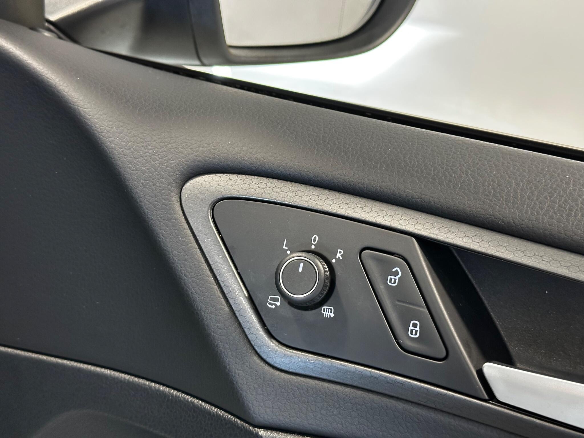 Volkswagen Golf - Image 10