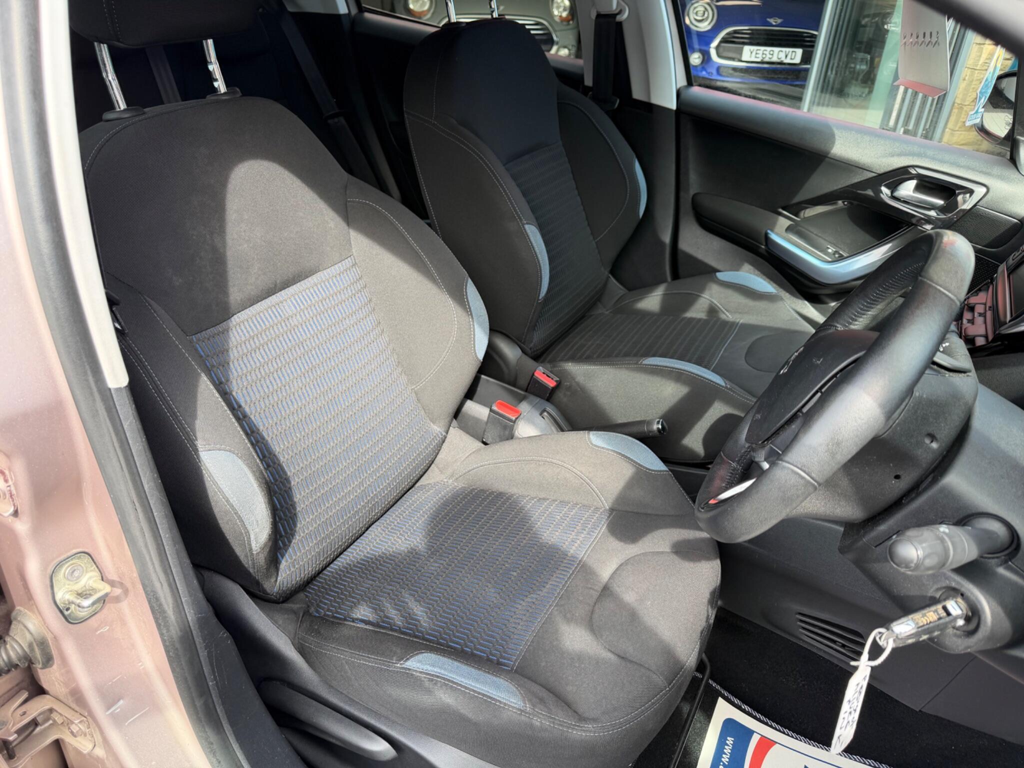 Peugeot 208 - Image 27