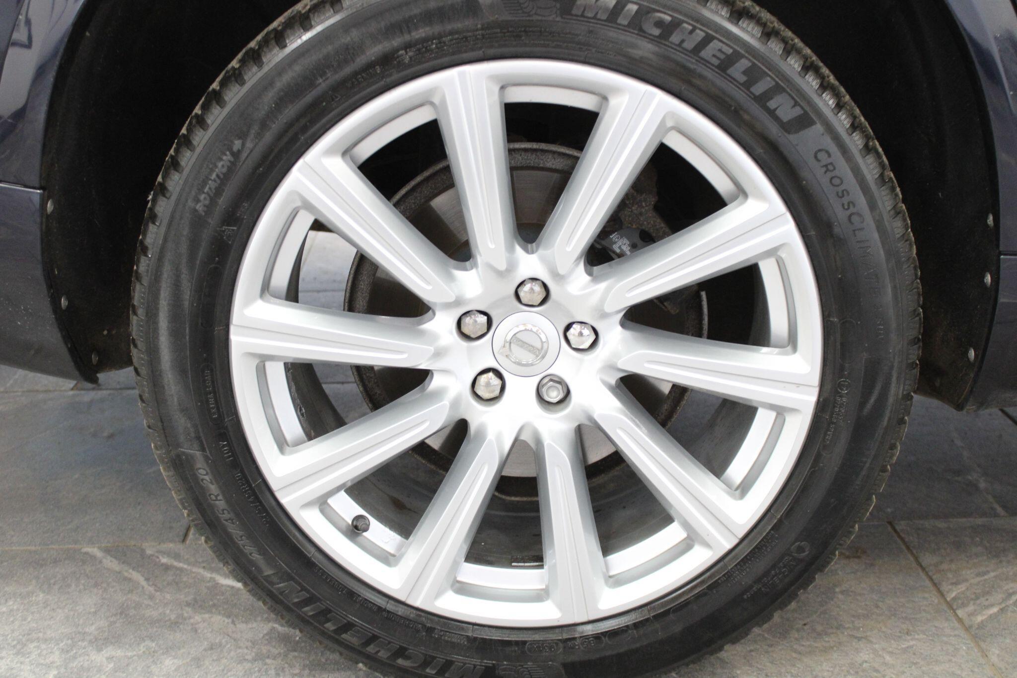 Volvo XC90 - Image 36