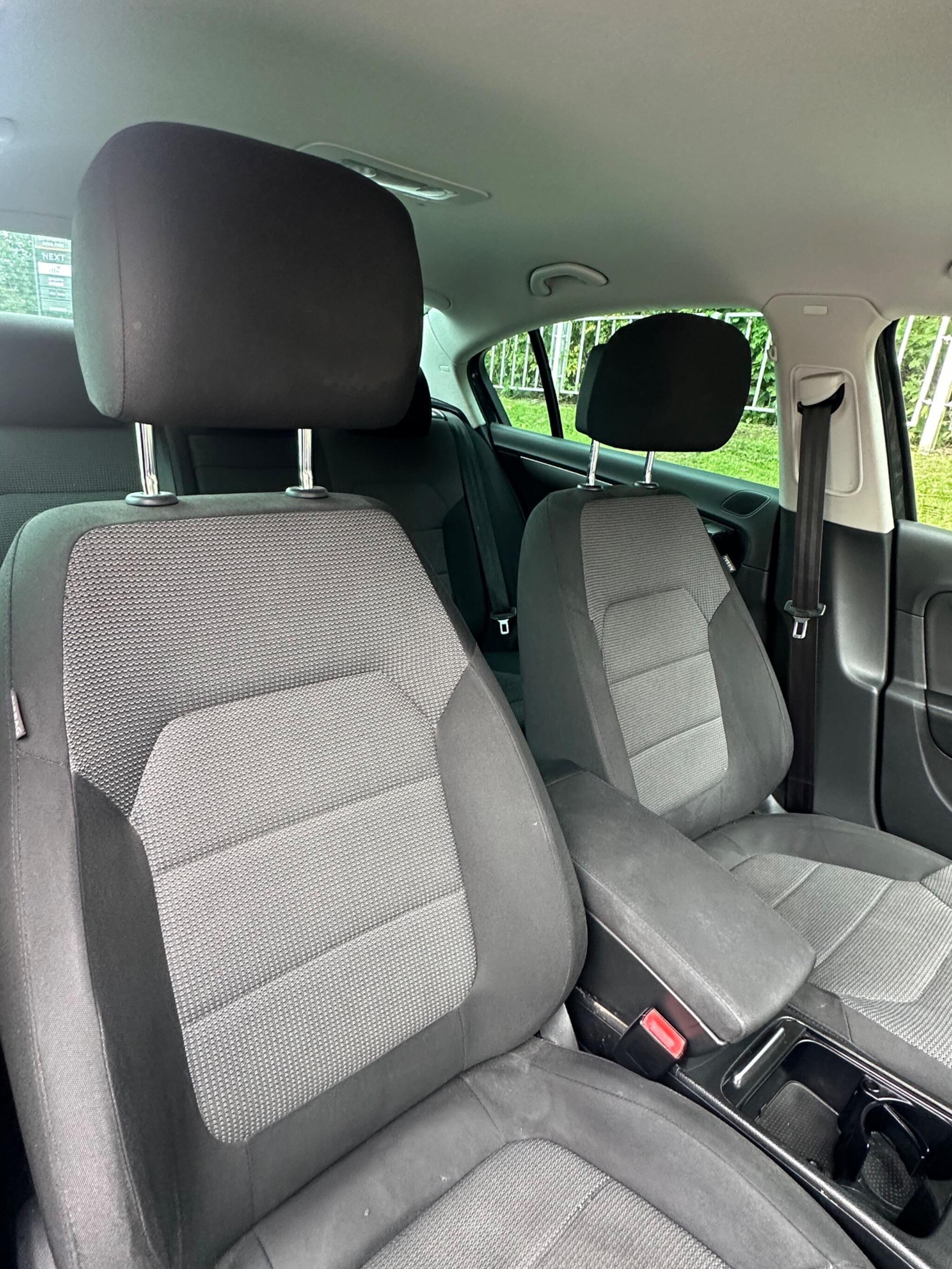 Volkswagen Passat - Image 17