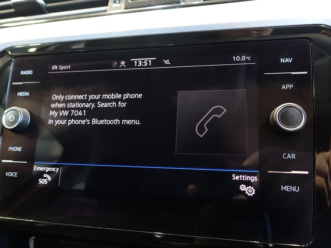 Volkswagen Passat - Image 30