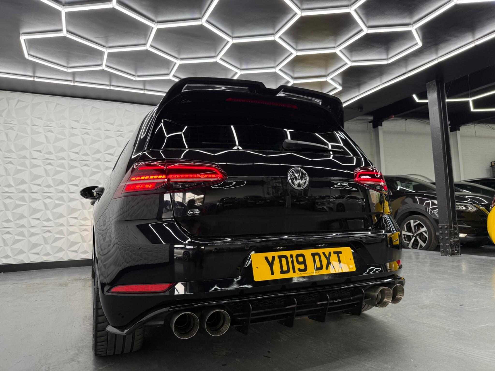Volkswagen Golf - Image 22