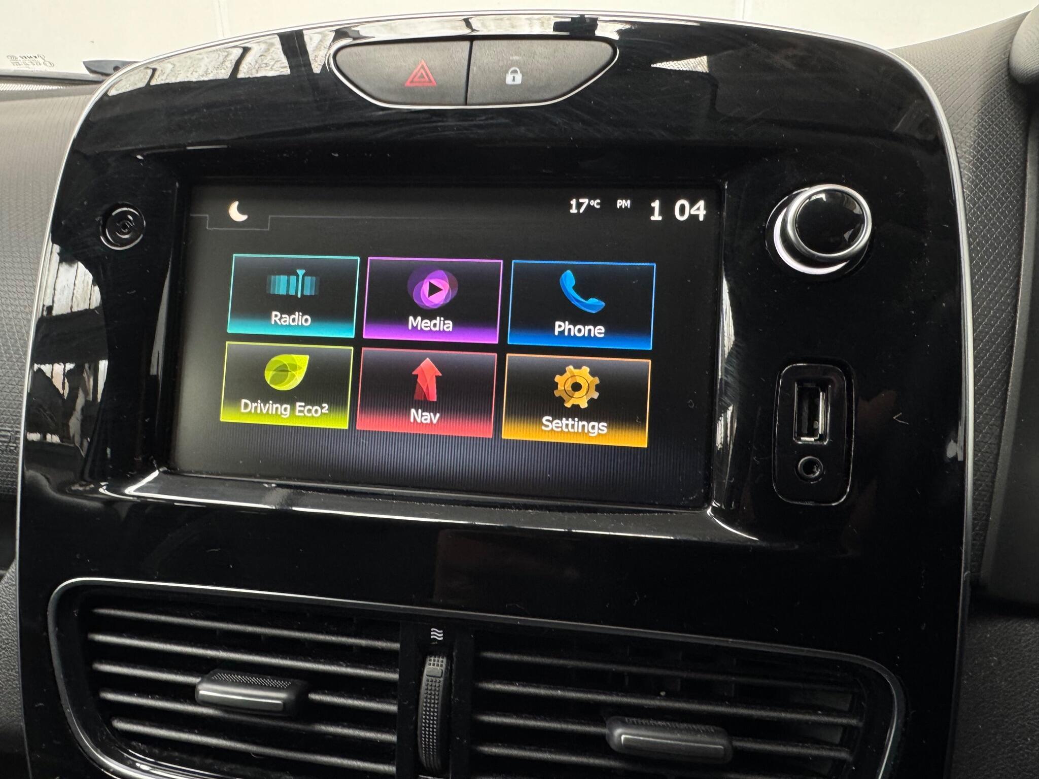 Renault Clio - Image 14