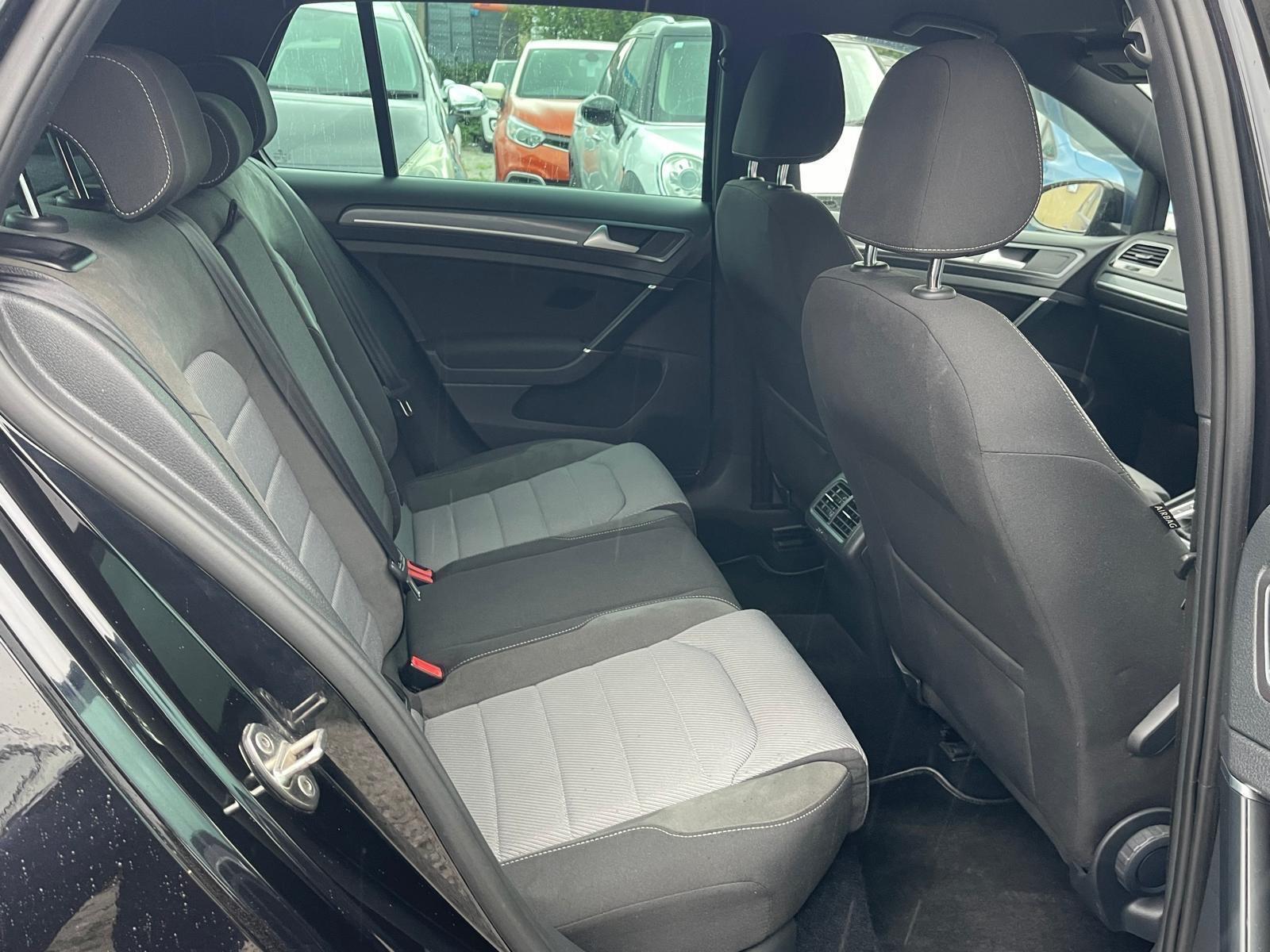 Volkswagen Golf - Image 9