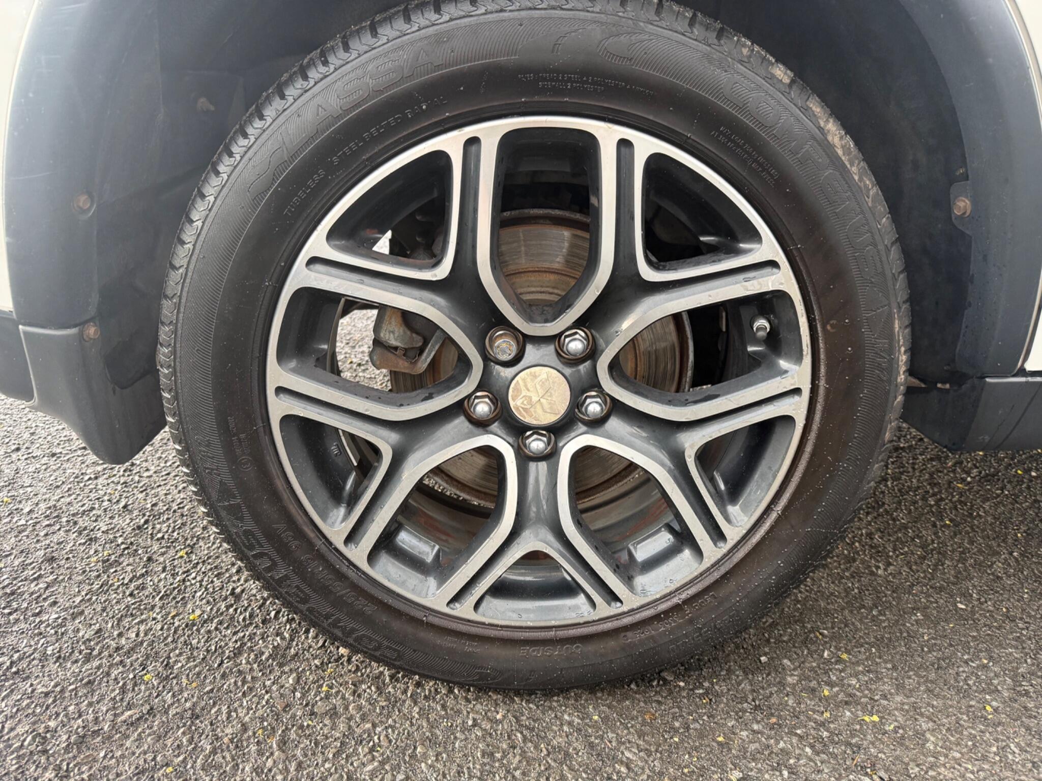 Mitsubishi Outlander - Image 17