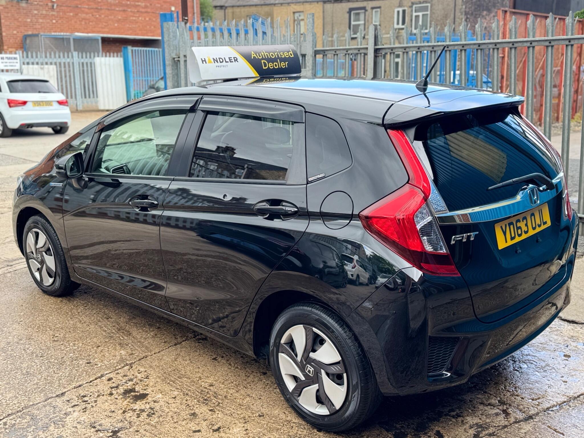 Honda FIT - Image 20