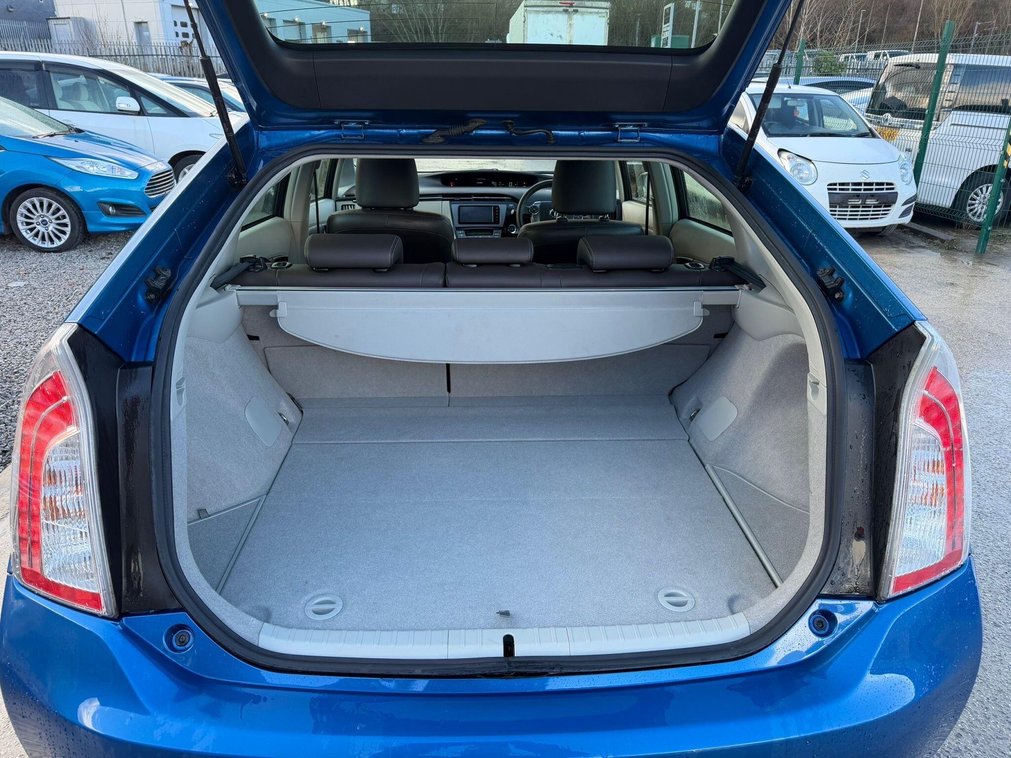 Toyota Prius - Image 13