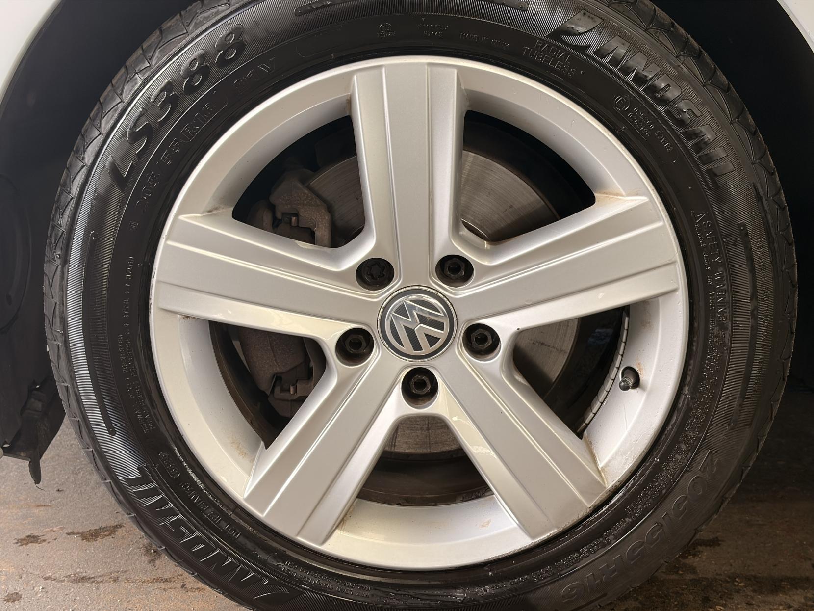 Volkswagen Golf - Image 17