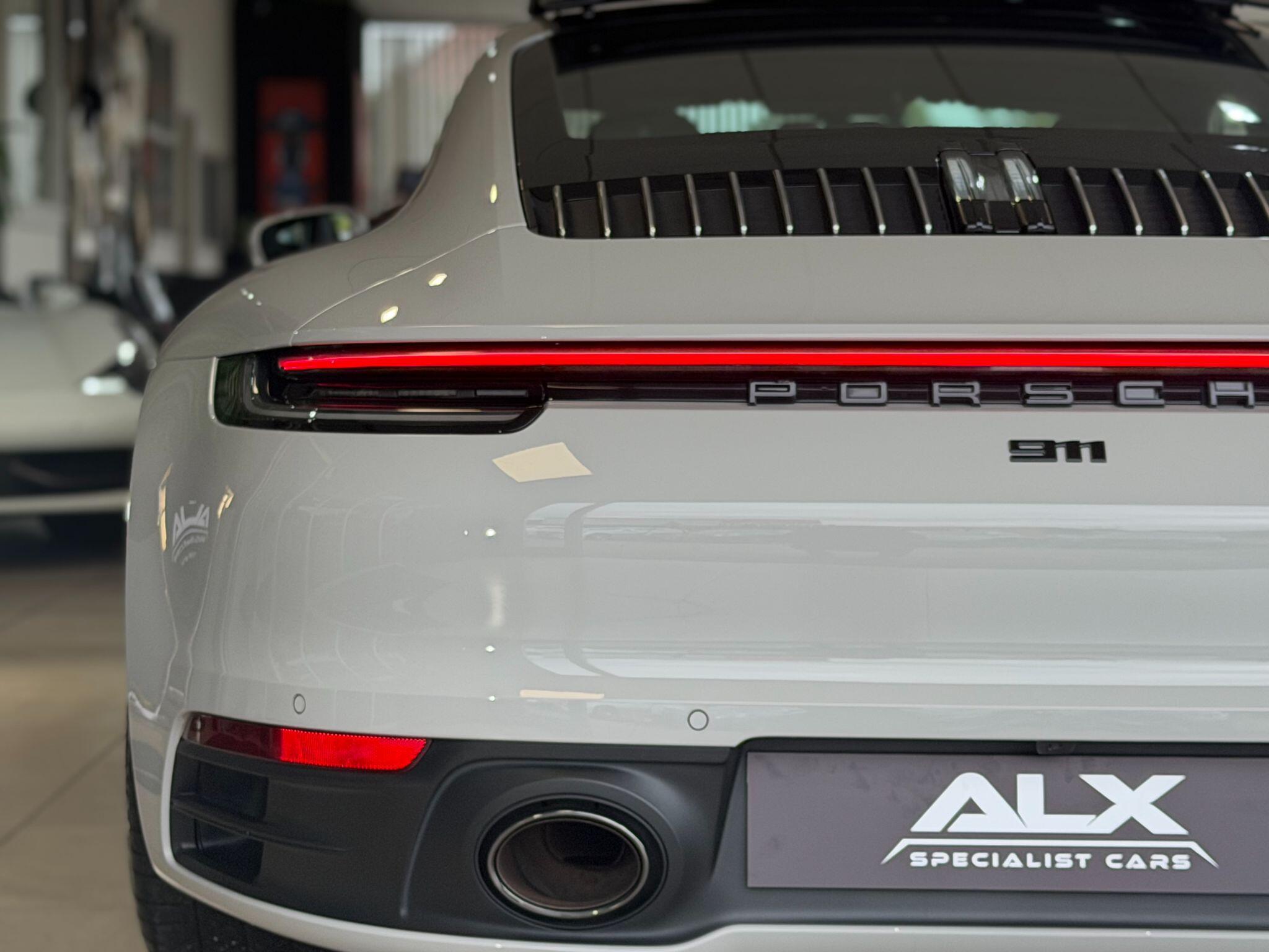 Porsche 911 - Image 18