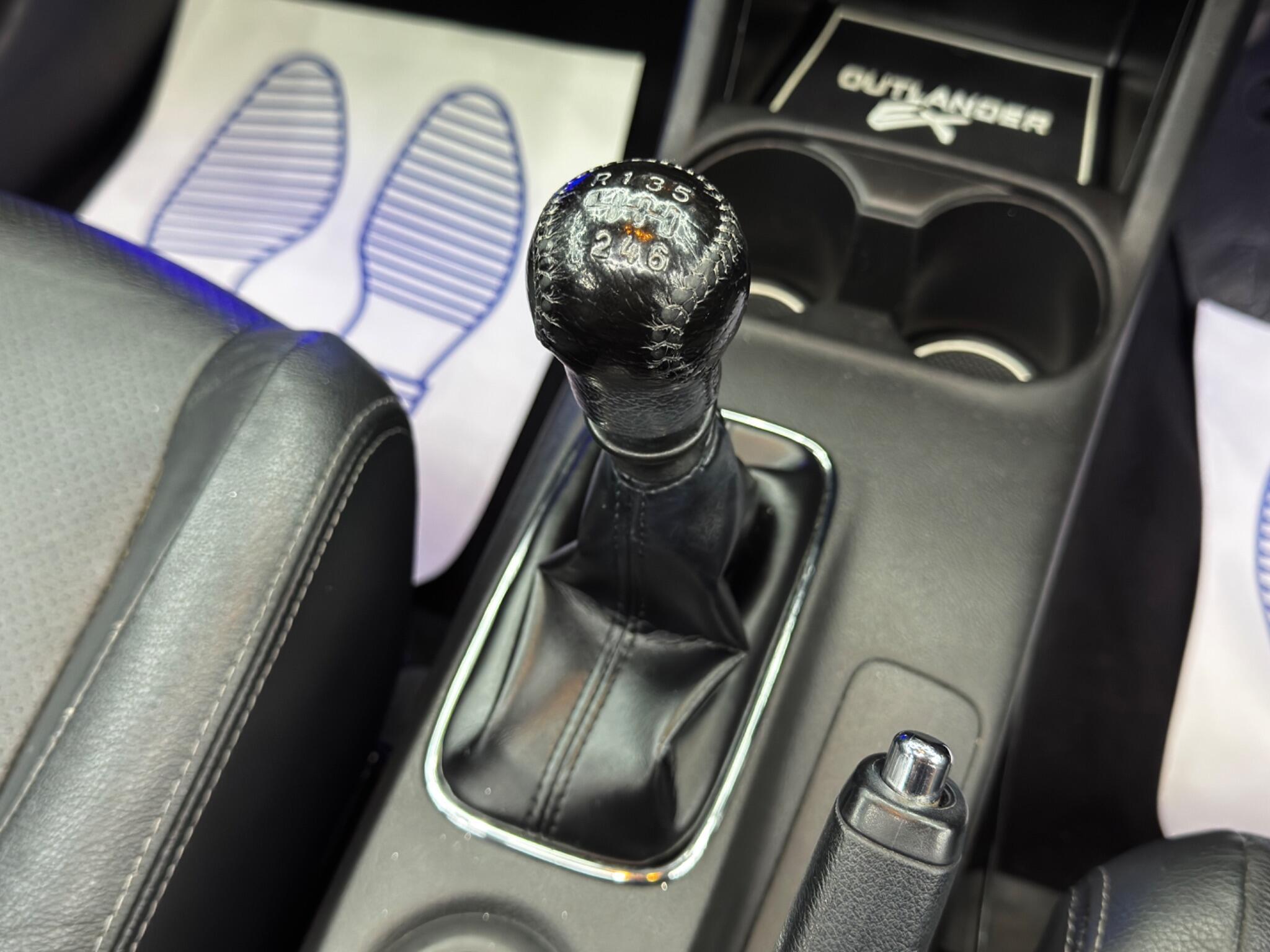 Mitsubishi Outlander - Image 25