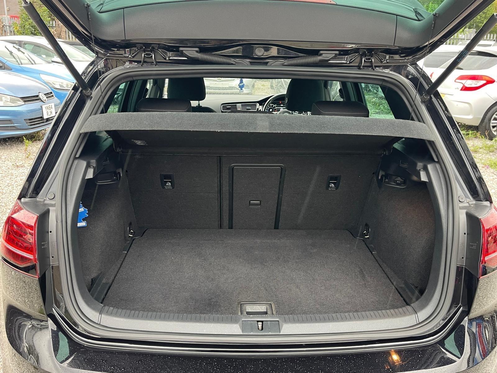 Volkswagen Golf - Image 13