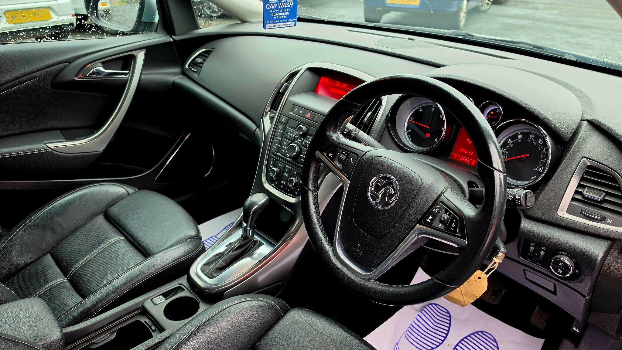 Vauxhall Astra - Image 11
