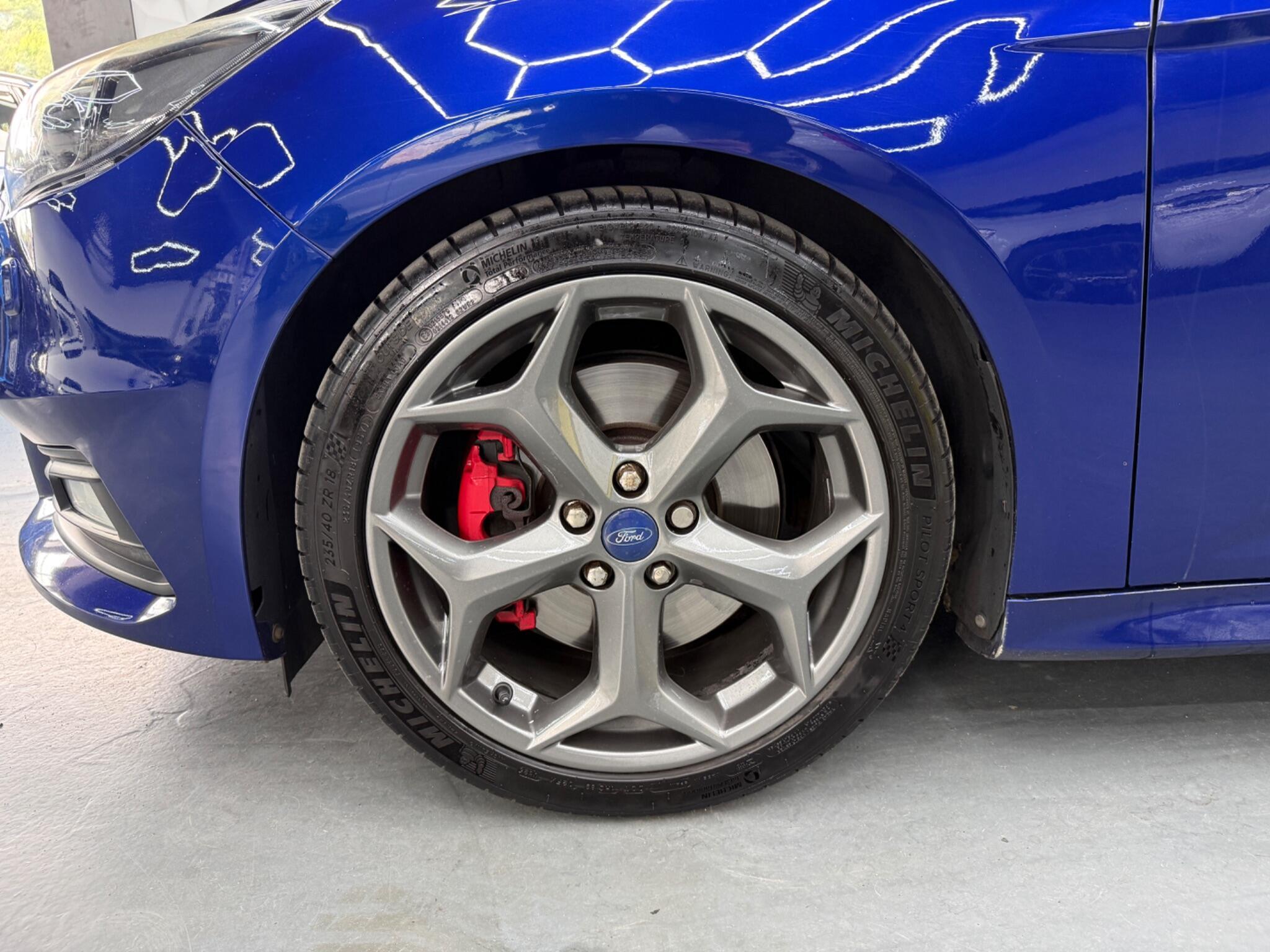 Ford Focus - Image 9