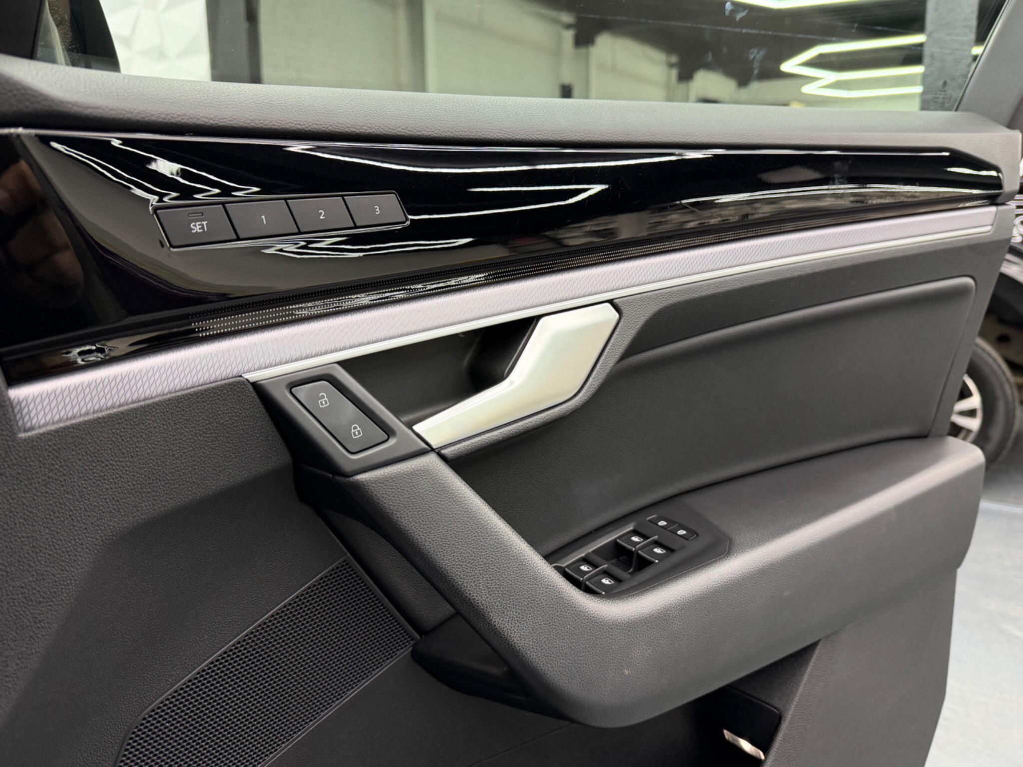 Volkswagen Touareg - Image 19