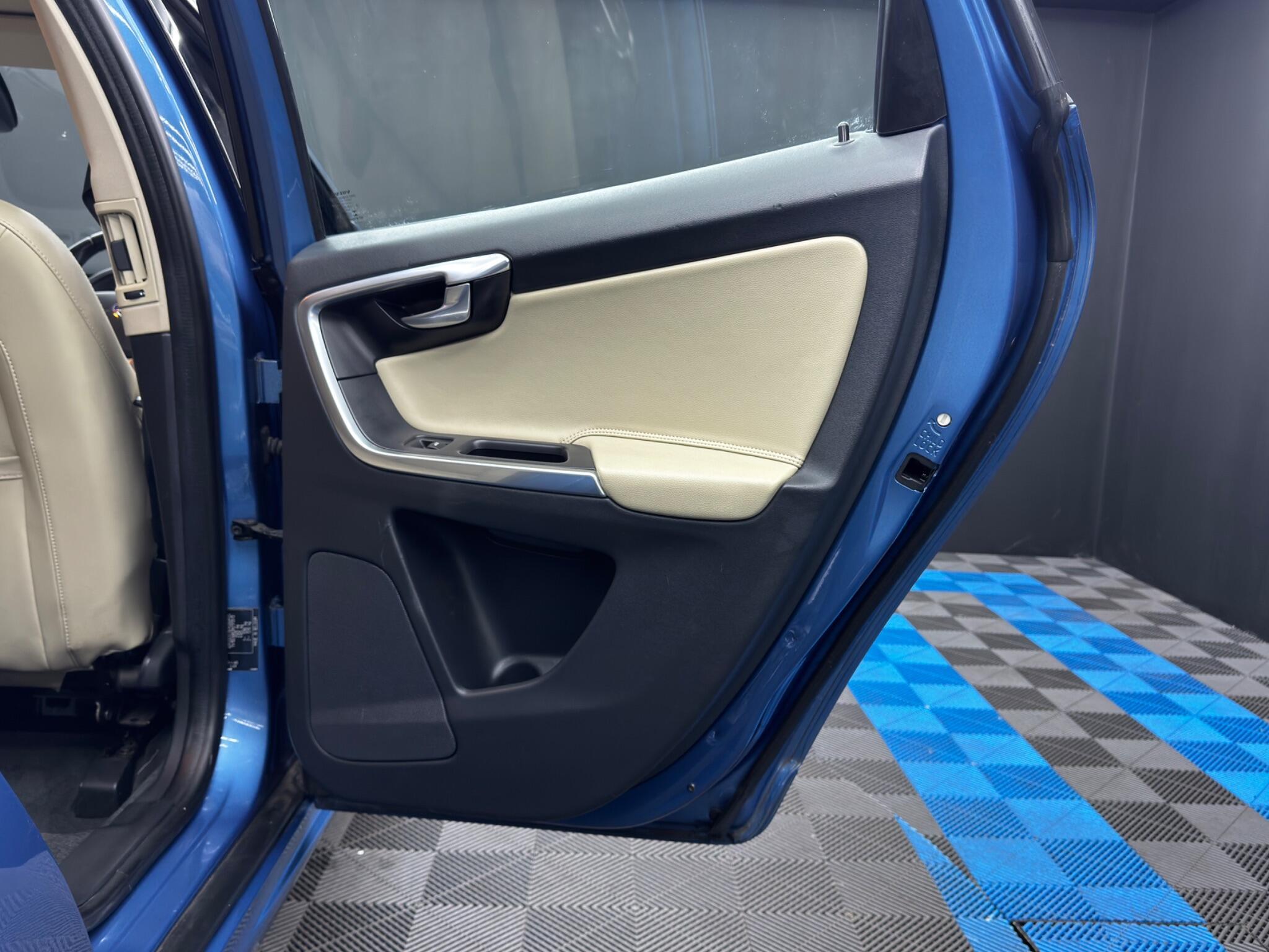 Volvo XC60 - Image 43