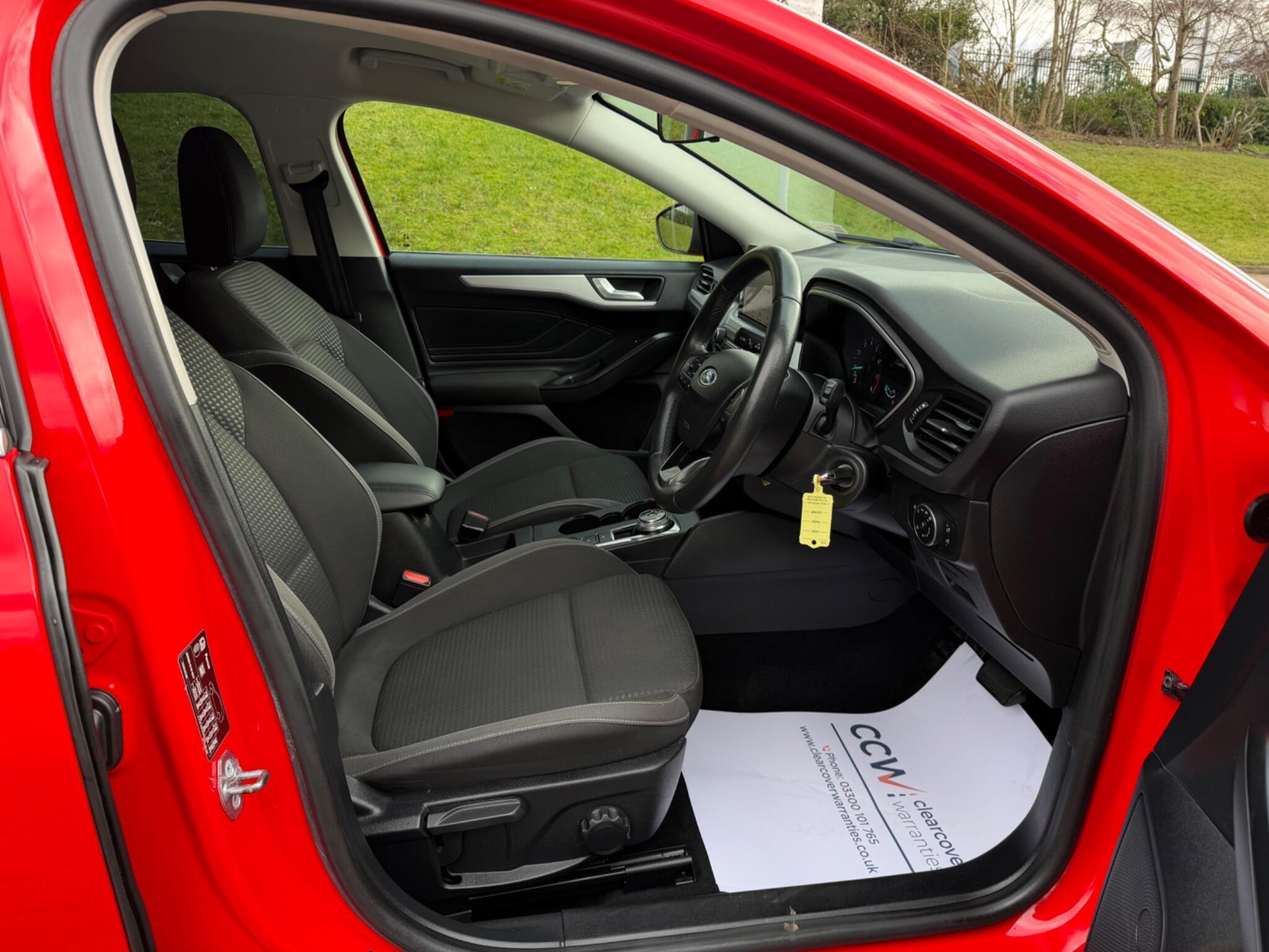 Ford Focus - Image 42