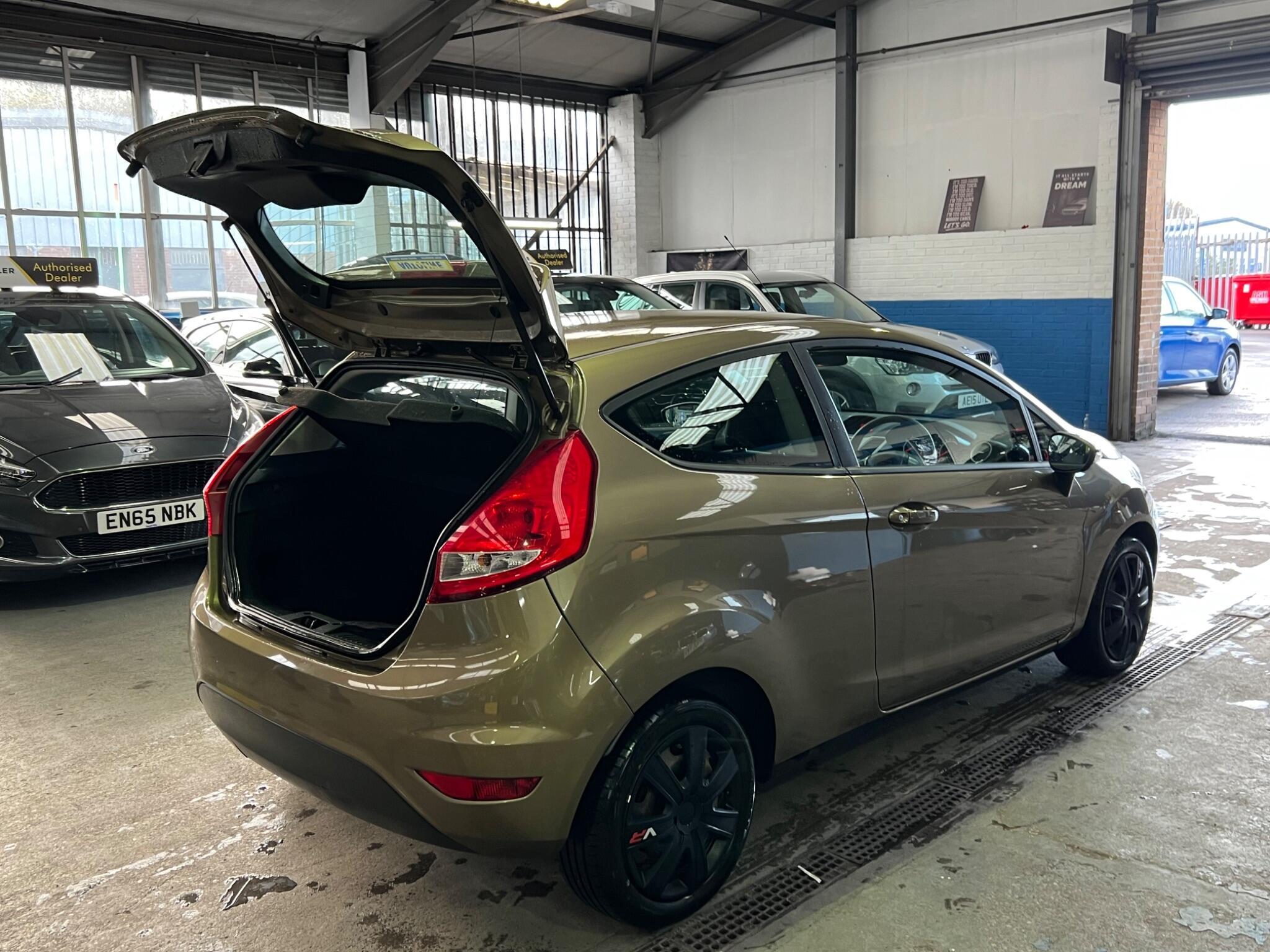 Ford Fiesta - Image 8
