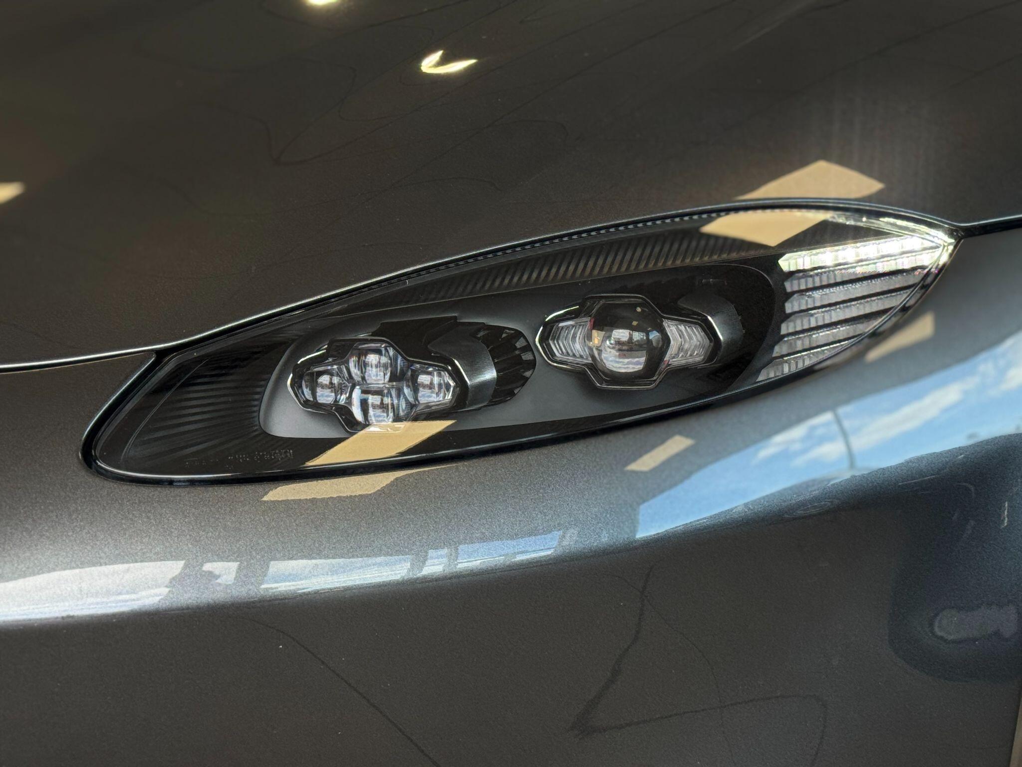 Aston Martin Vantage - Image 9
