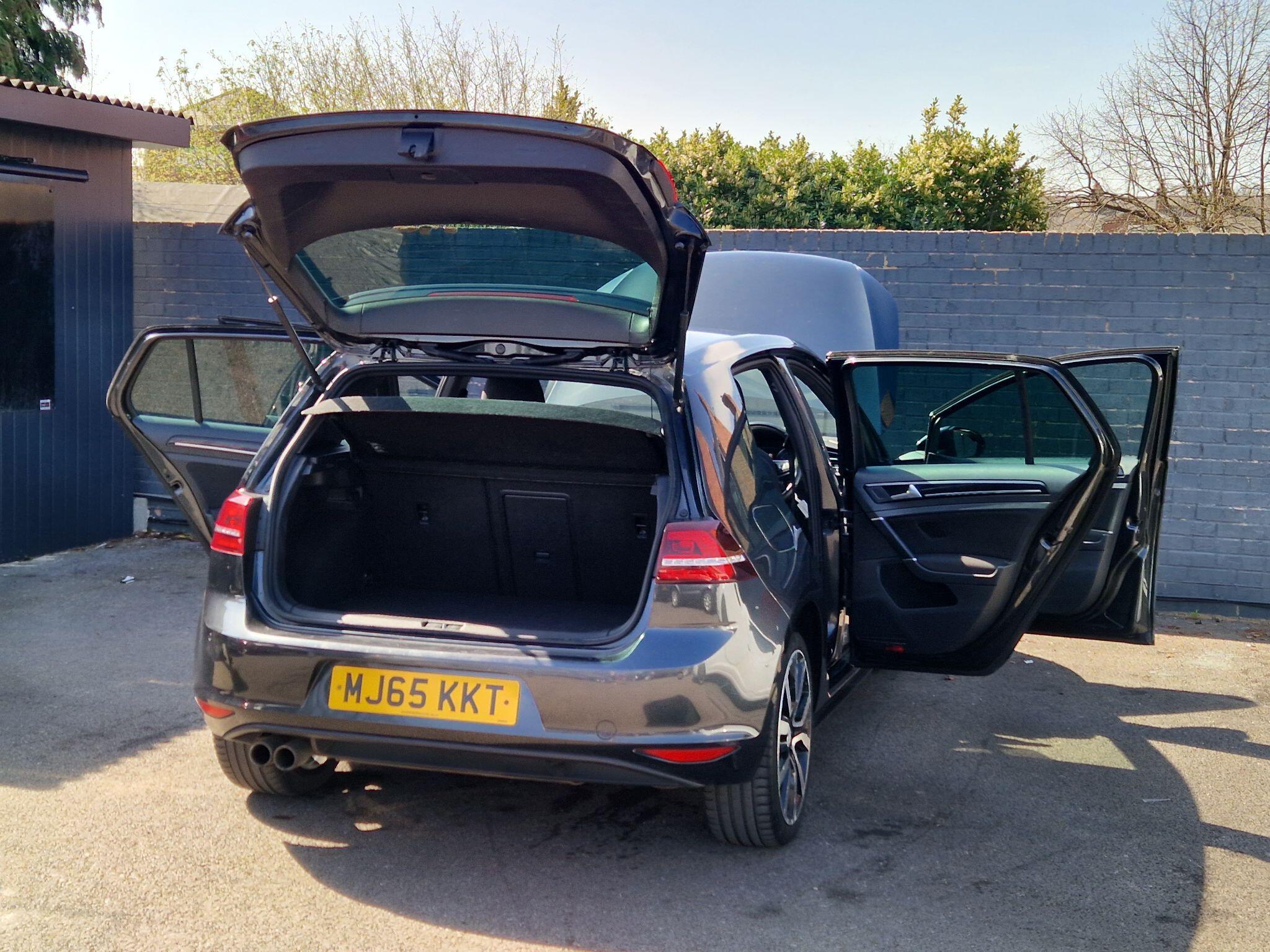 Volkswagen Golf - Image 21