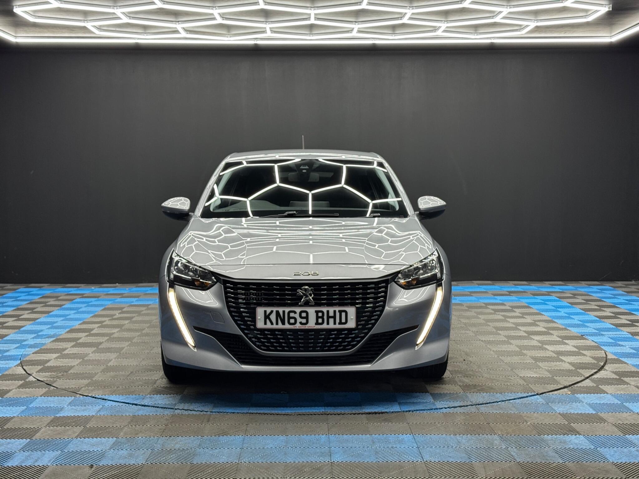 Peugeot 208 - Image 2