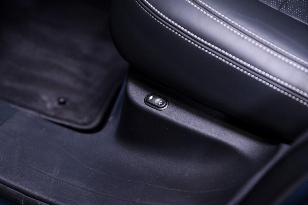 Land Rover Range Rover Velar - Image 17