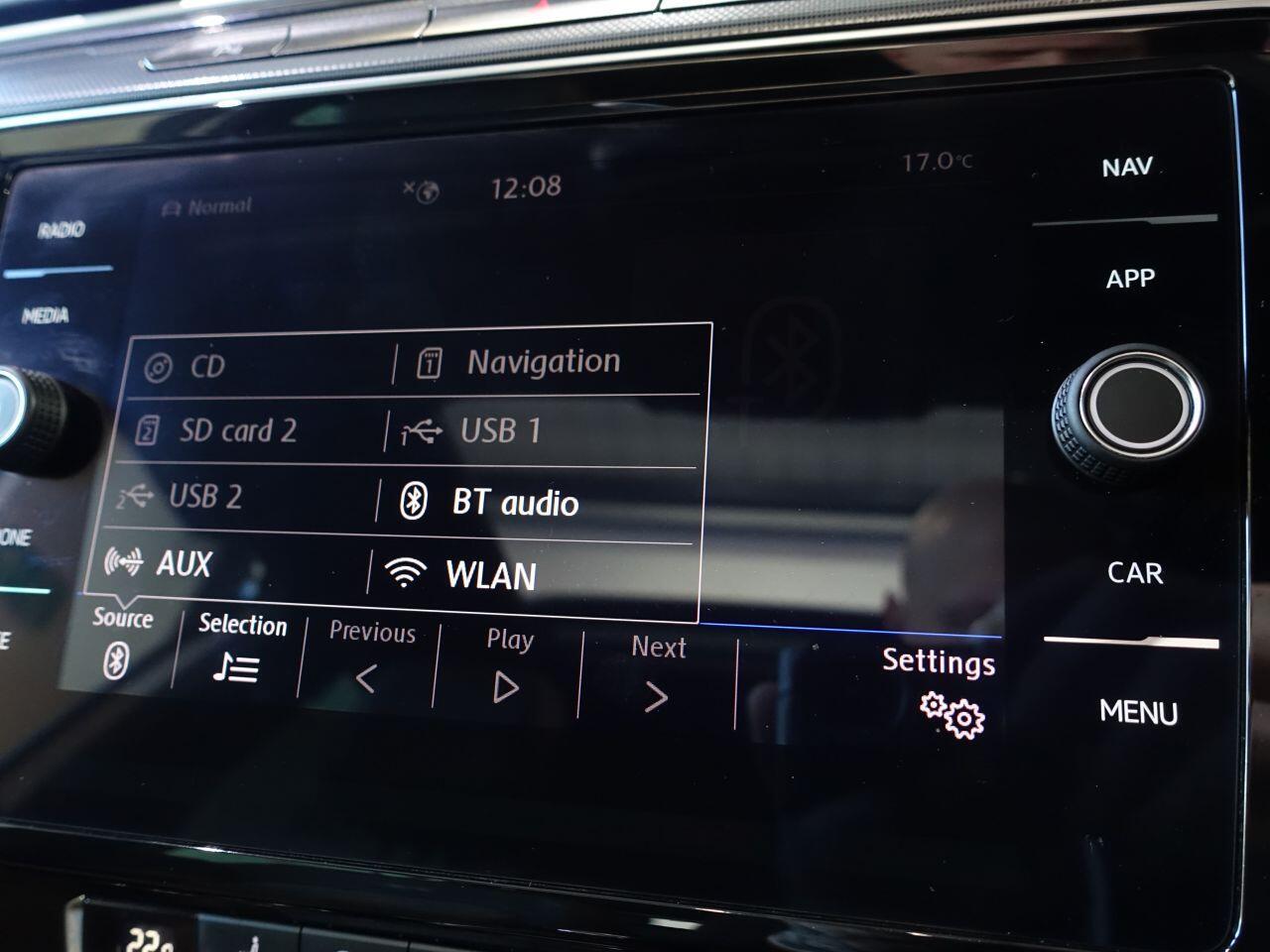 Volkswagen Passat - Image 36