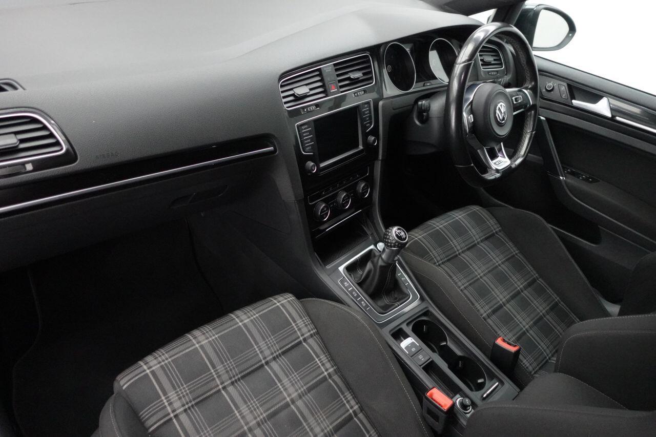 Volkswagen Golf - Image 16