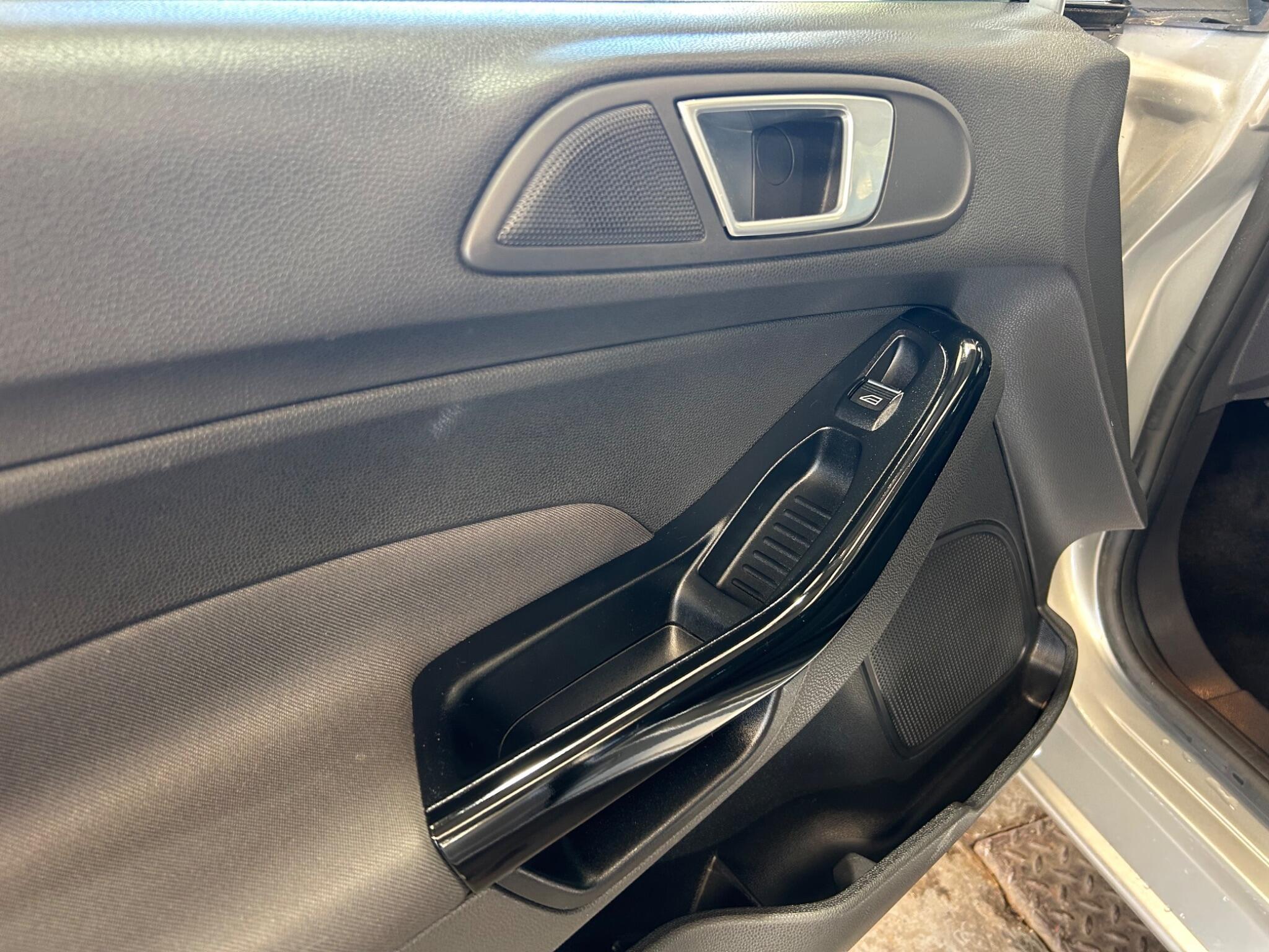 Ford Fiesta - Image 16