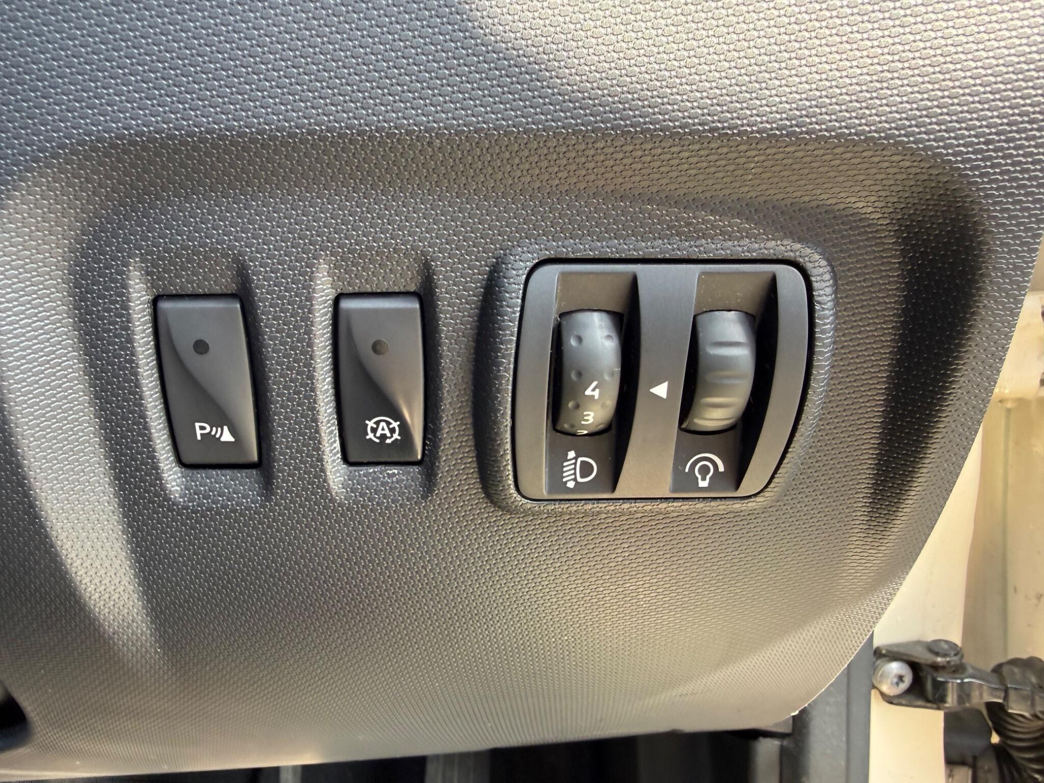 Renault Captur - Image 23