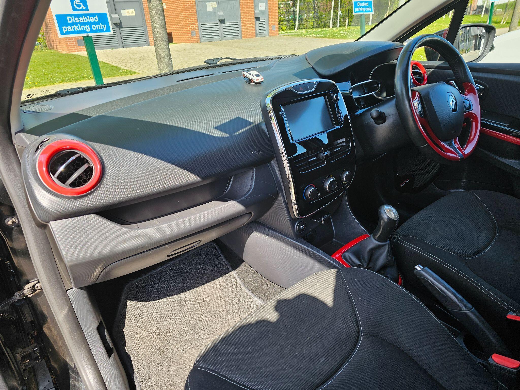 Renault Clio - Image 22