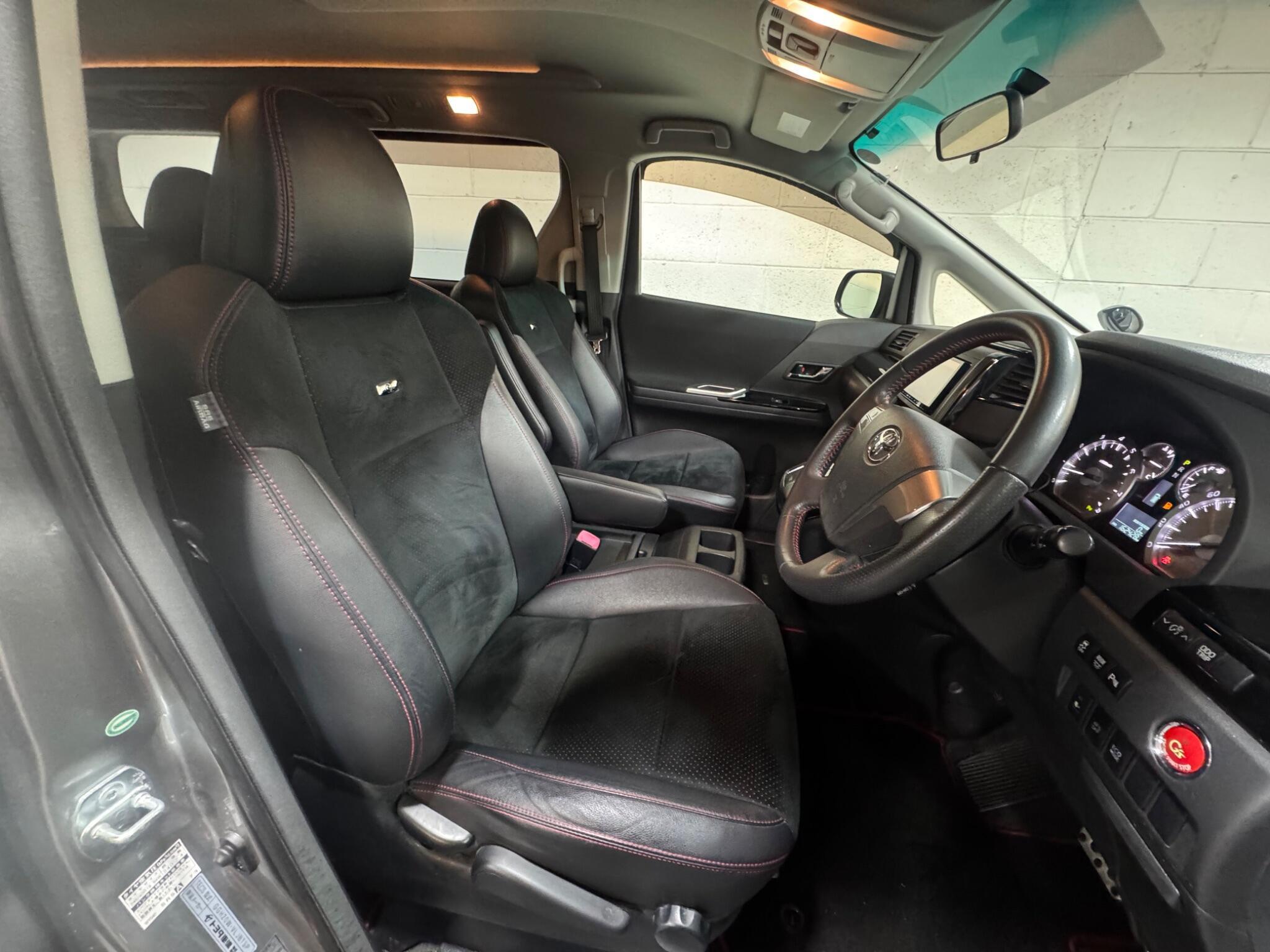 Toyota Alphard - Image 8