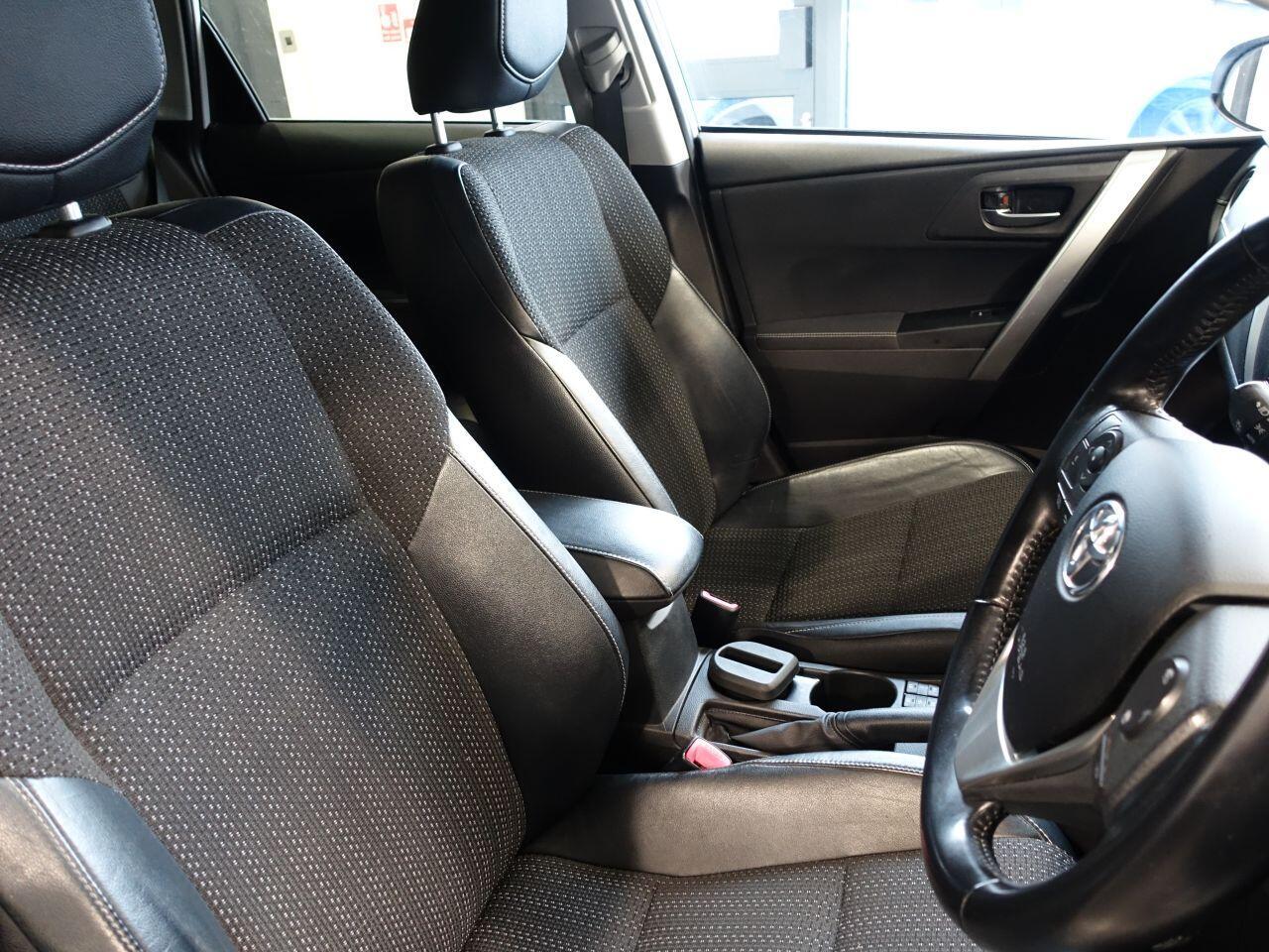 Toyota Auris - Image 18