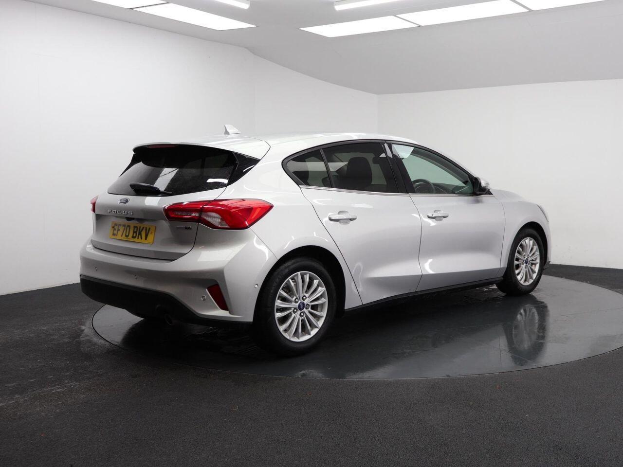 Ford Focus - Image 9
