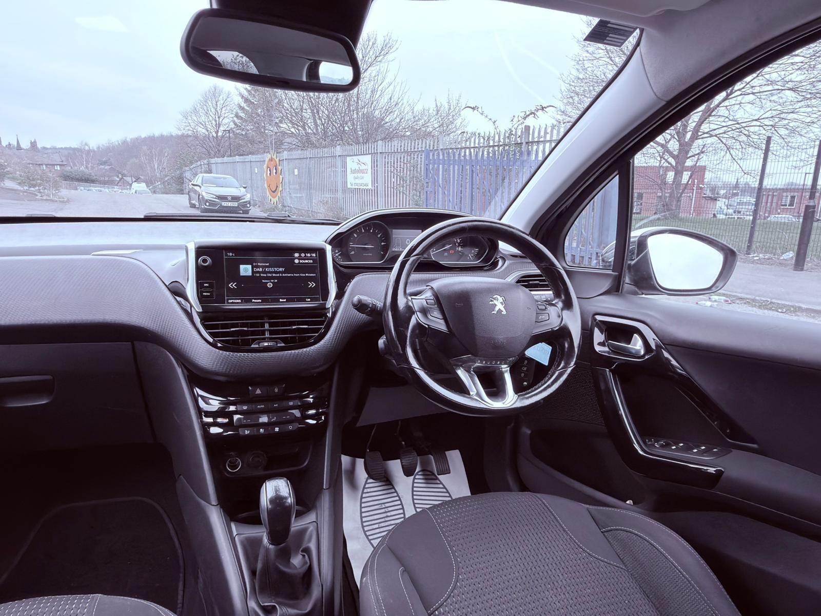 Peugeot 208 - Image 18