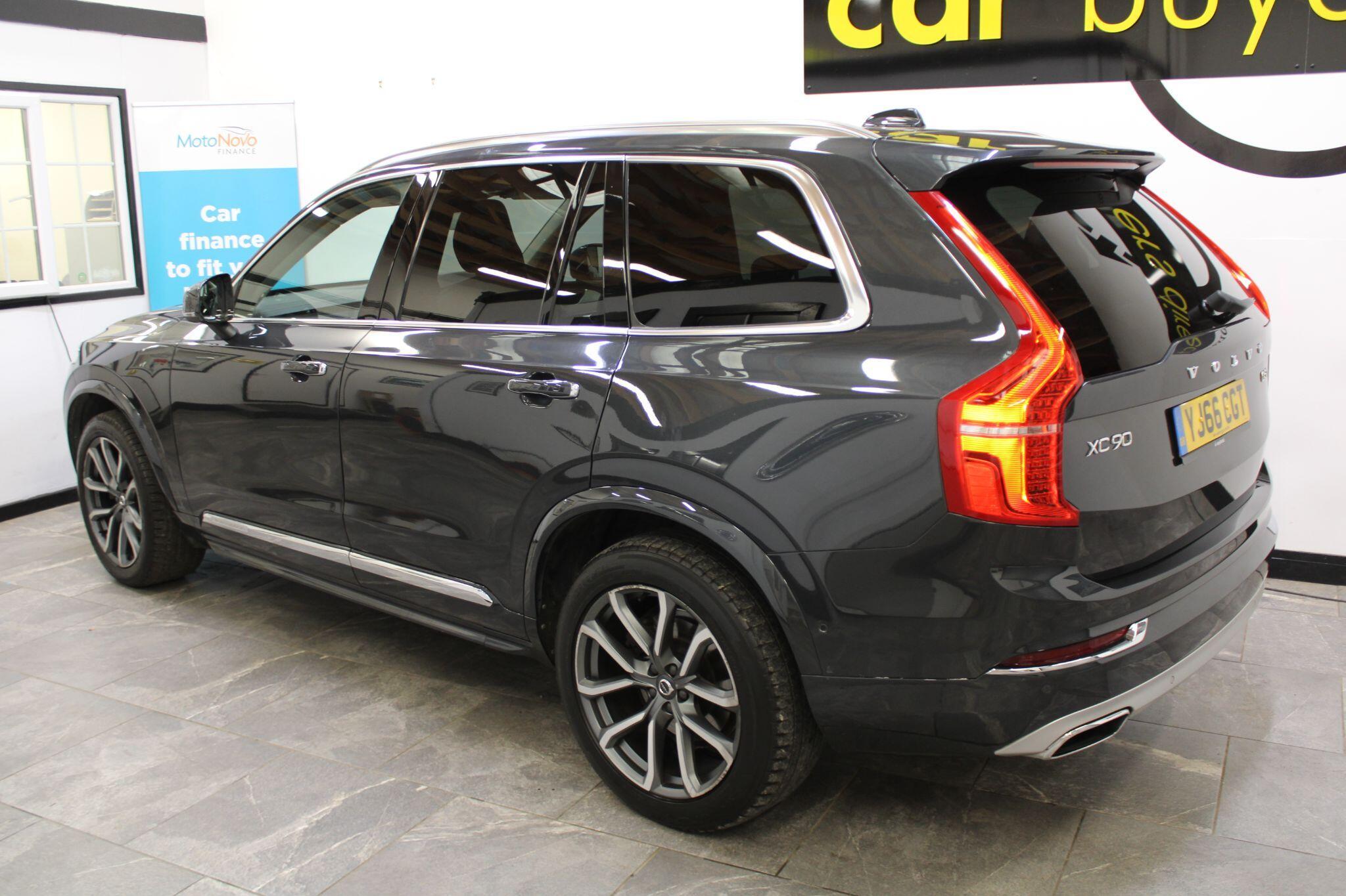 Volvo XC90 - Image 18