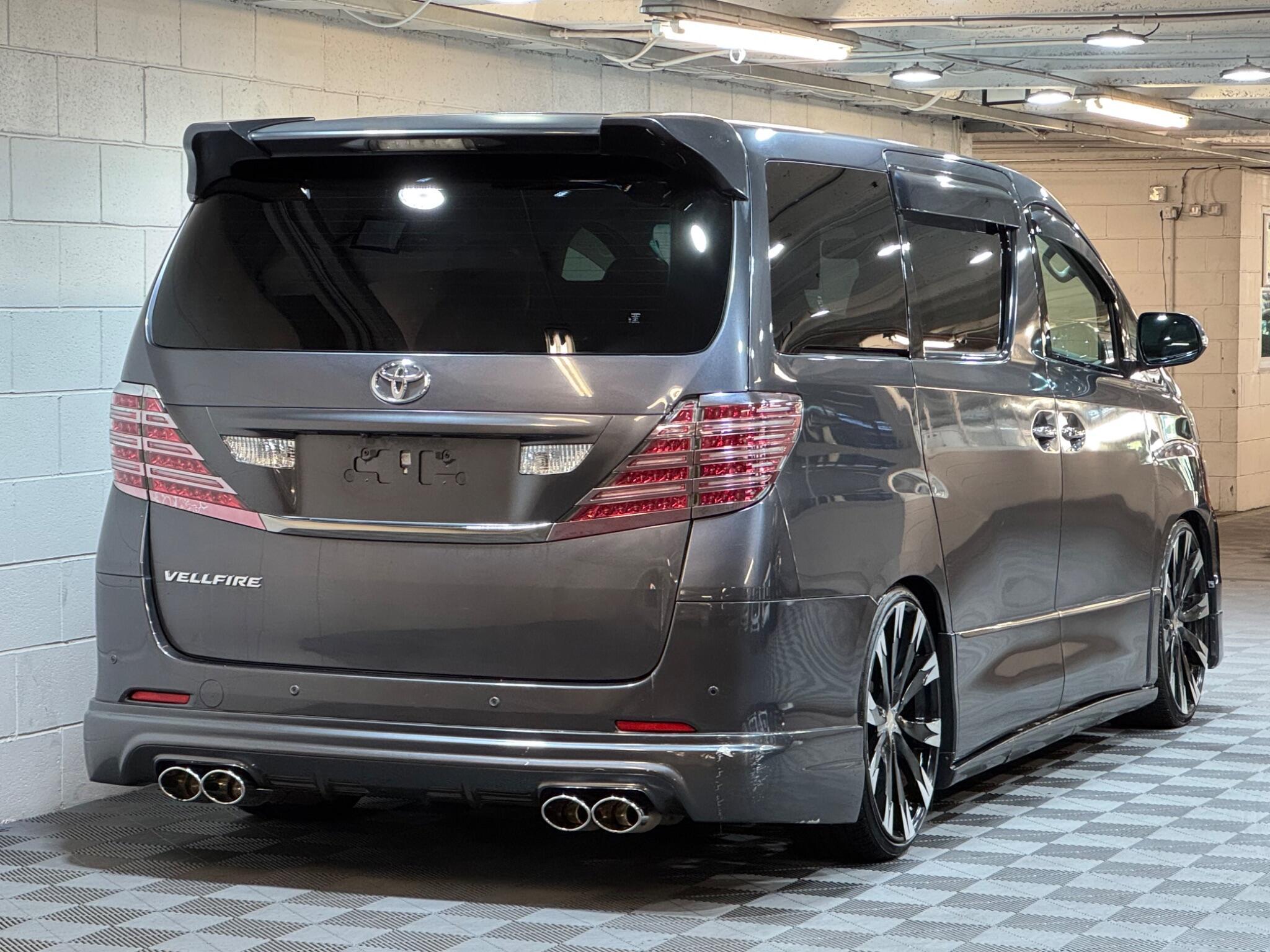 Toyota Vellfire - Image 4