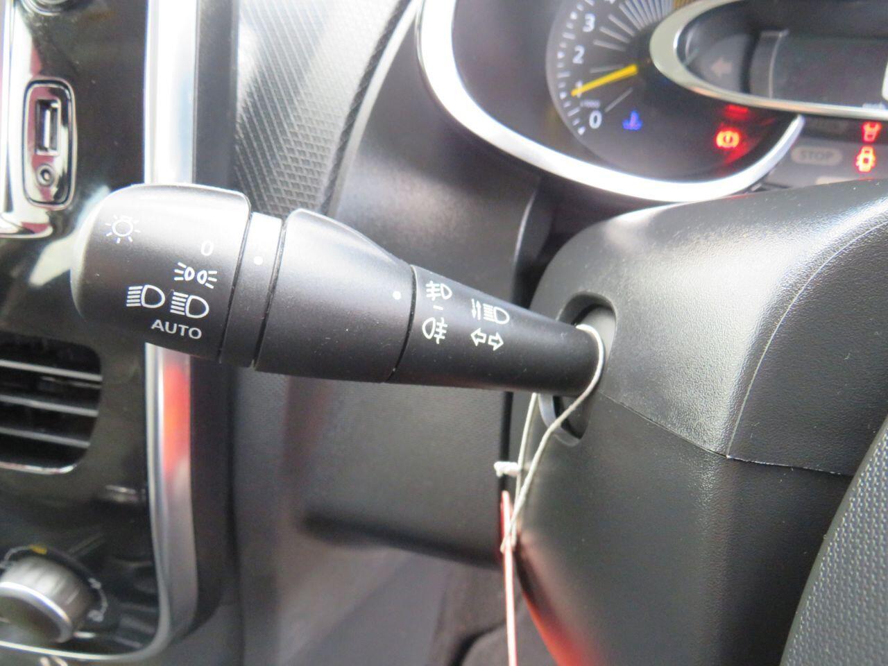 Renault Clio - Image 18