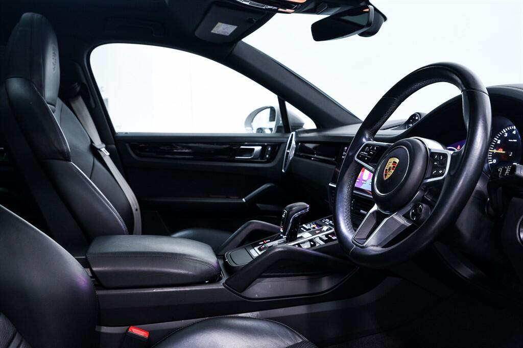 Porsche Cayenne - Image 14