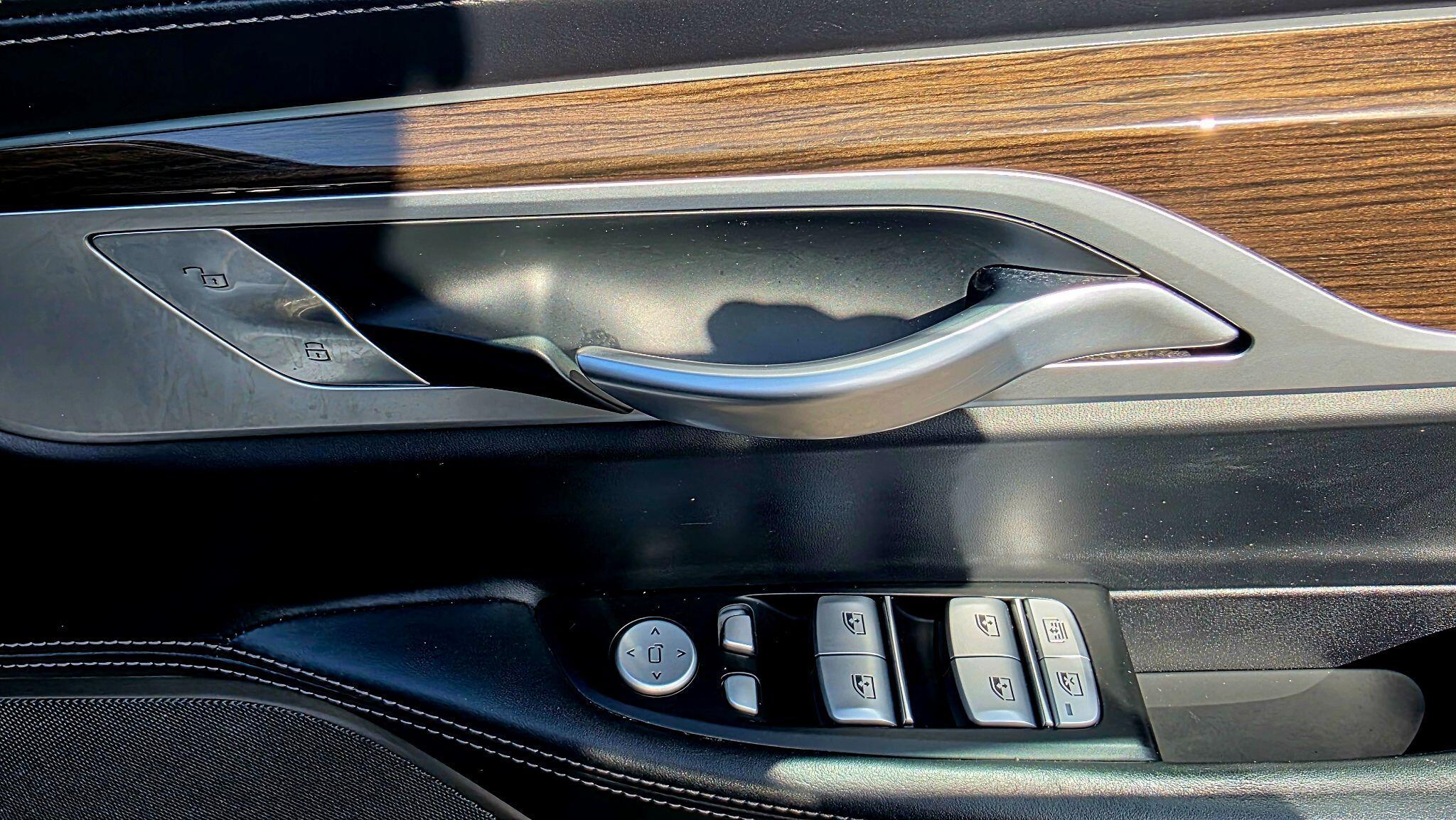 BMW 7 Series - Image 31