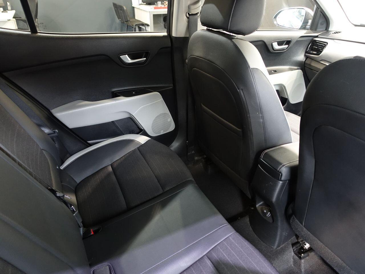 Kia Stonic - Image 14